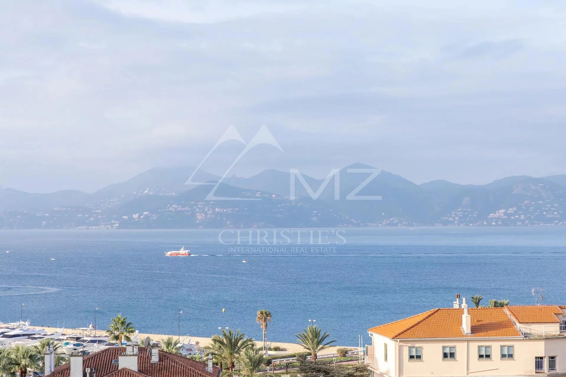 Cannes - 3 Rooms renovated - Sea view - High floor