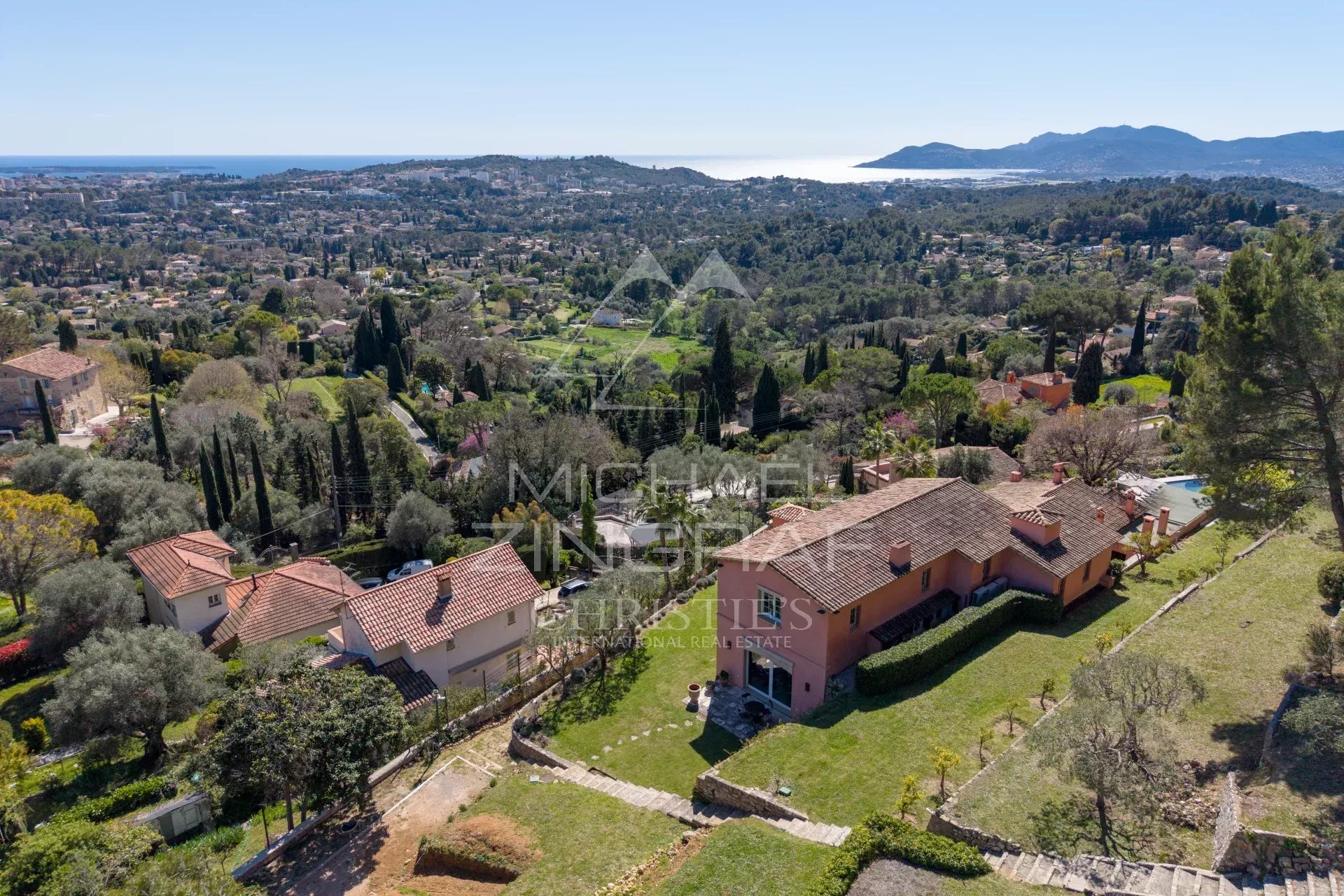 Mougins - Sumptuous villa with panoramic sea view