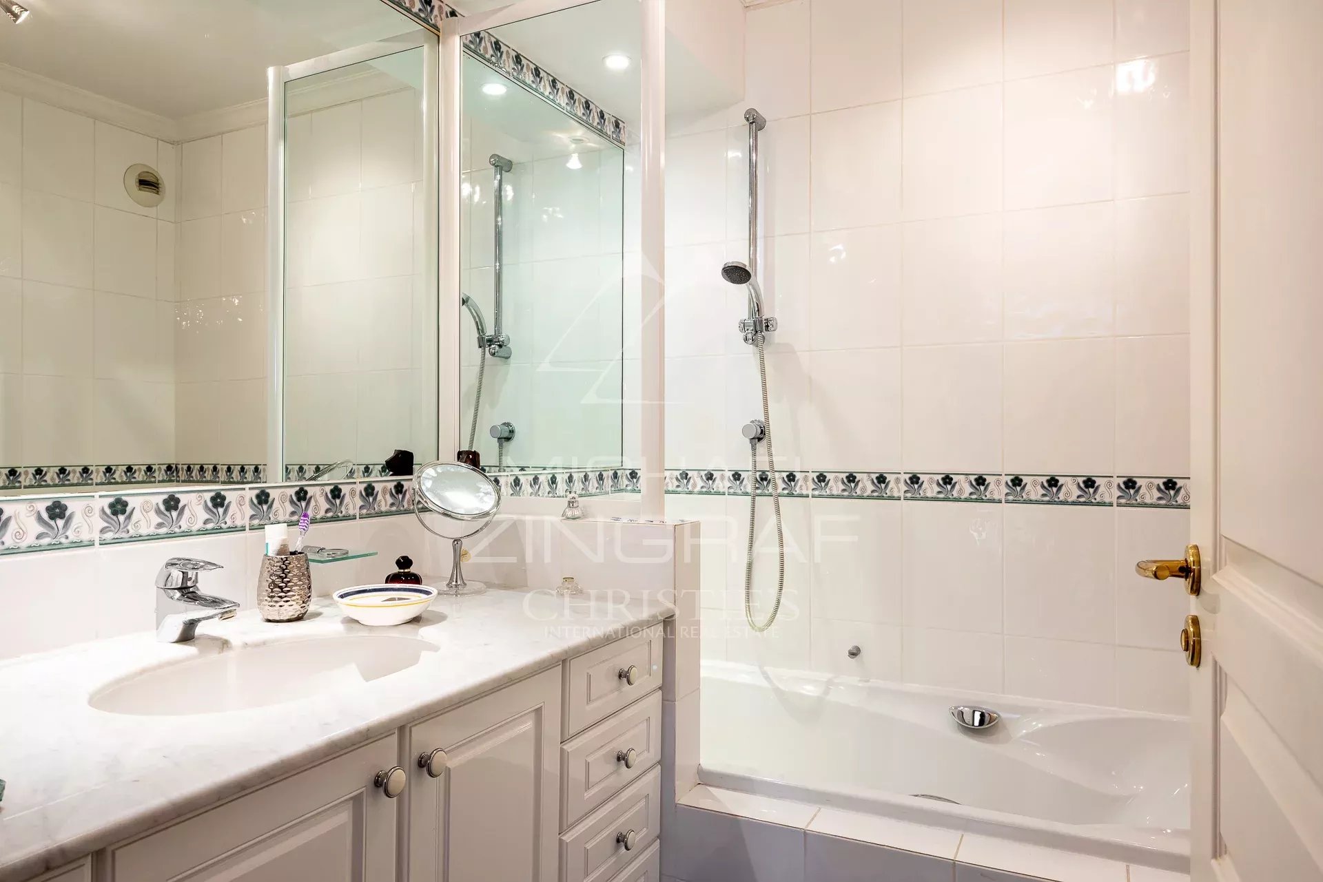 Appartement d’exception avec vue mer panoramique – Cap d’Antibes