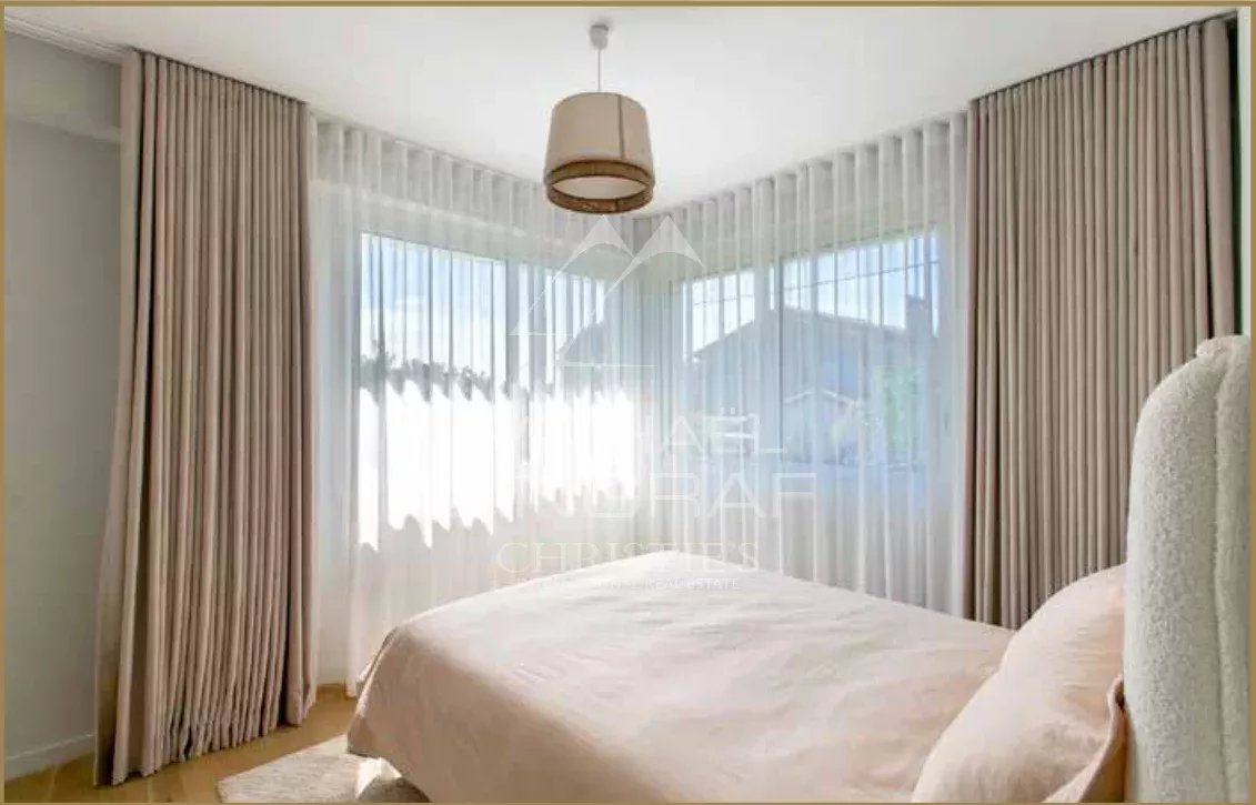 SPLENDID RENOVATED CONTEMPORARY VILLA OF 320 SQM LOCATED IN A PRIVATE ESTATE
