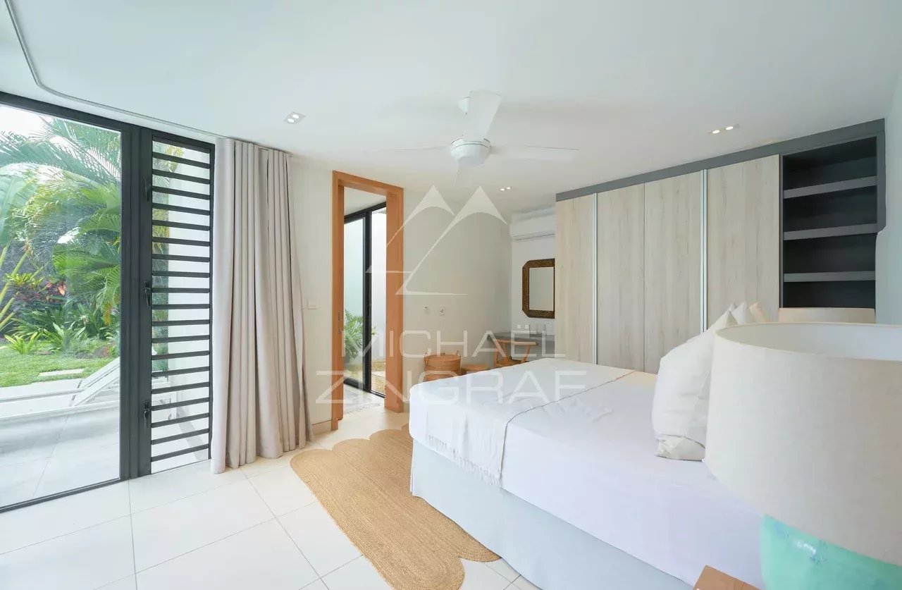 Villa avec piscine dans une résidence sécurisée à Péreybère