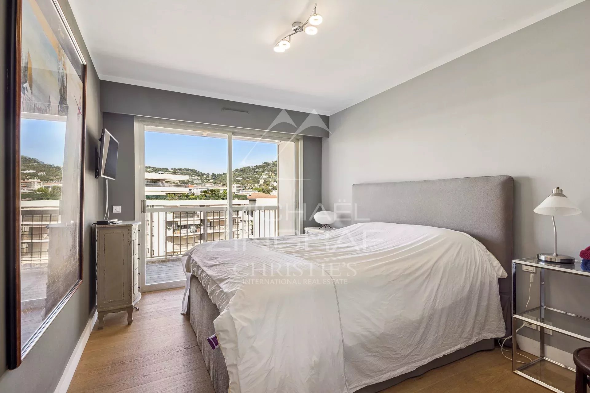 Cannes Croisette – 1-Bedroom Apartment with Panoramic Sea View