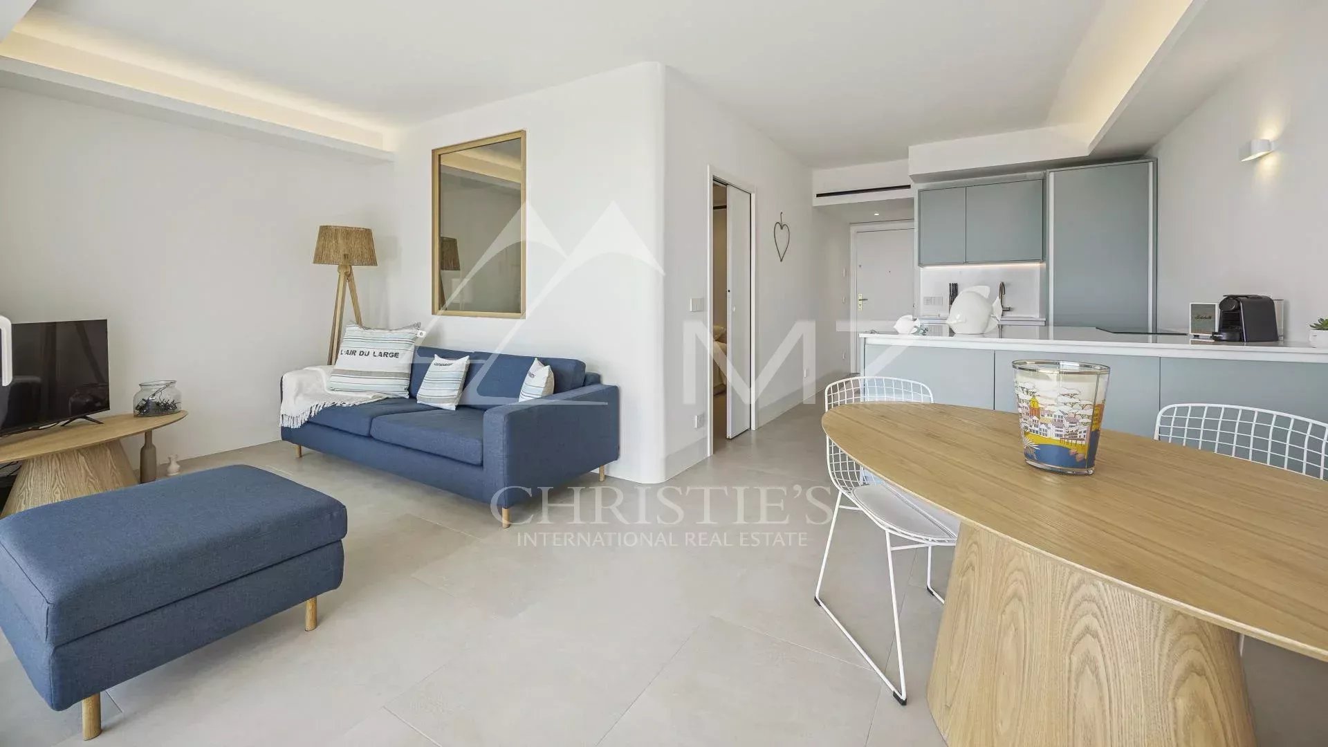 Wunderschöne Zwei-Zimmer-Wohnung mit Panoramameerblick