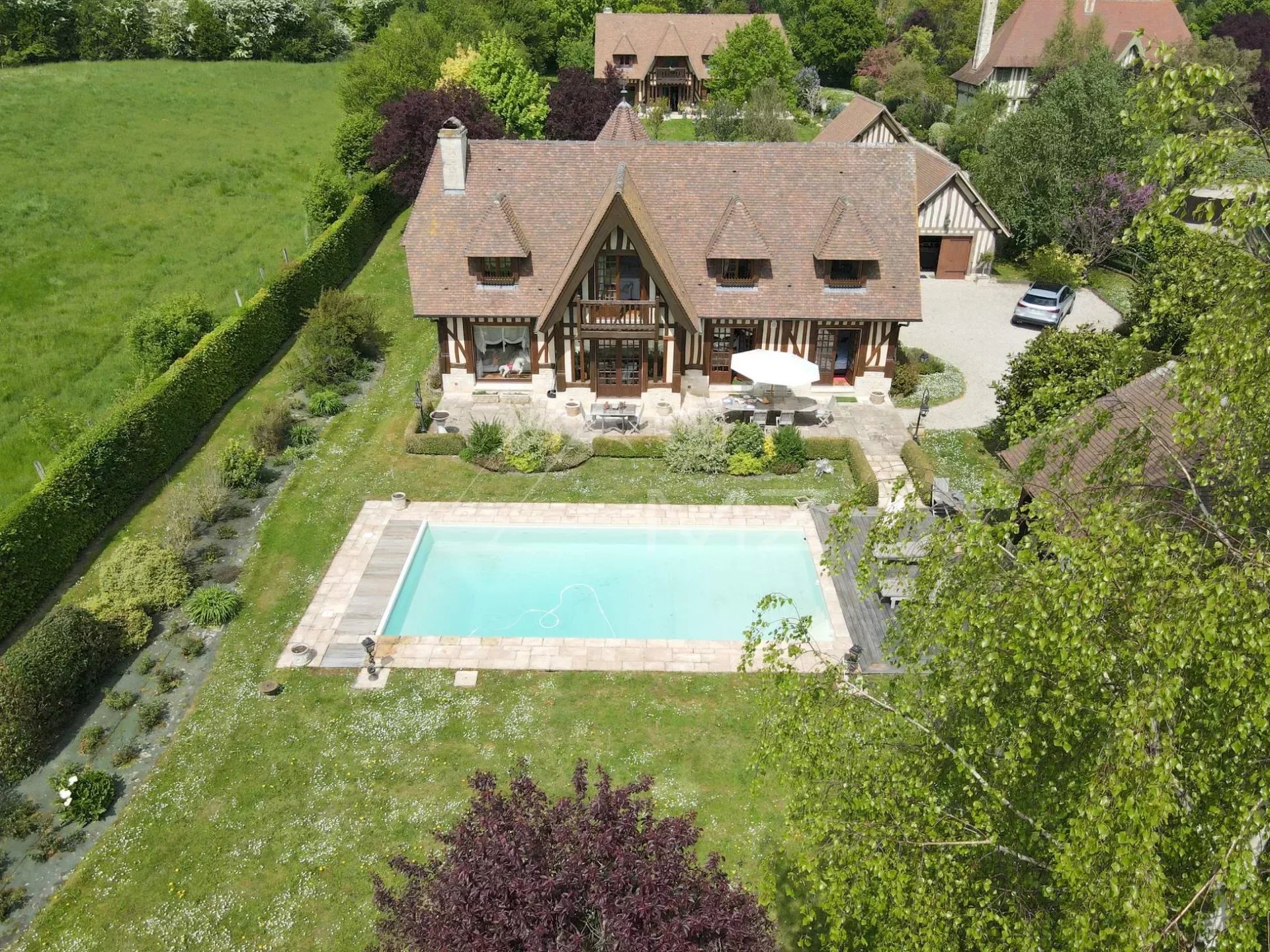 LEBAS HOUSE WITH SWIMMING POOL IN THE HEART OF A VILLAGE
