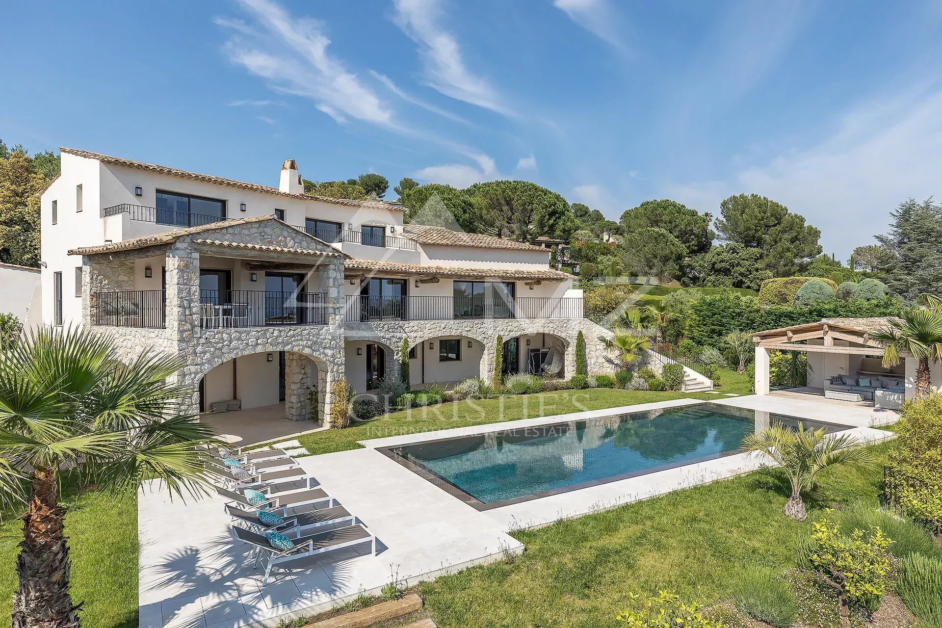 Close to Saint-Paul de Vence - Luxurious Villa within a closed domain