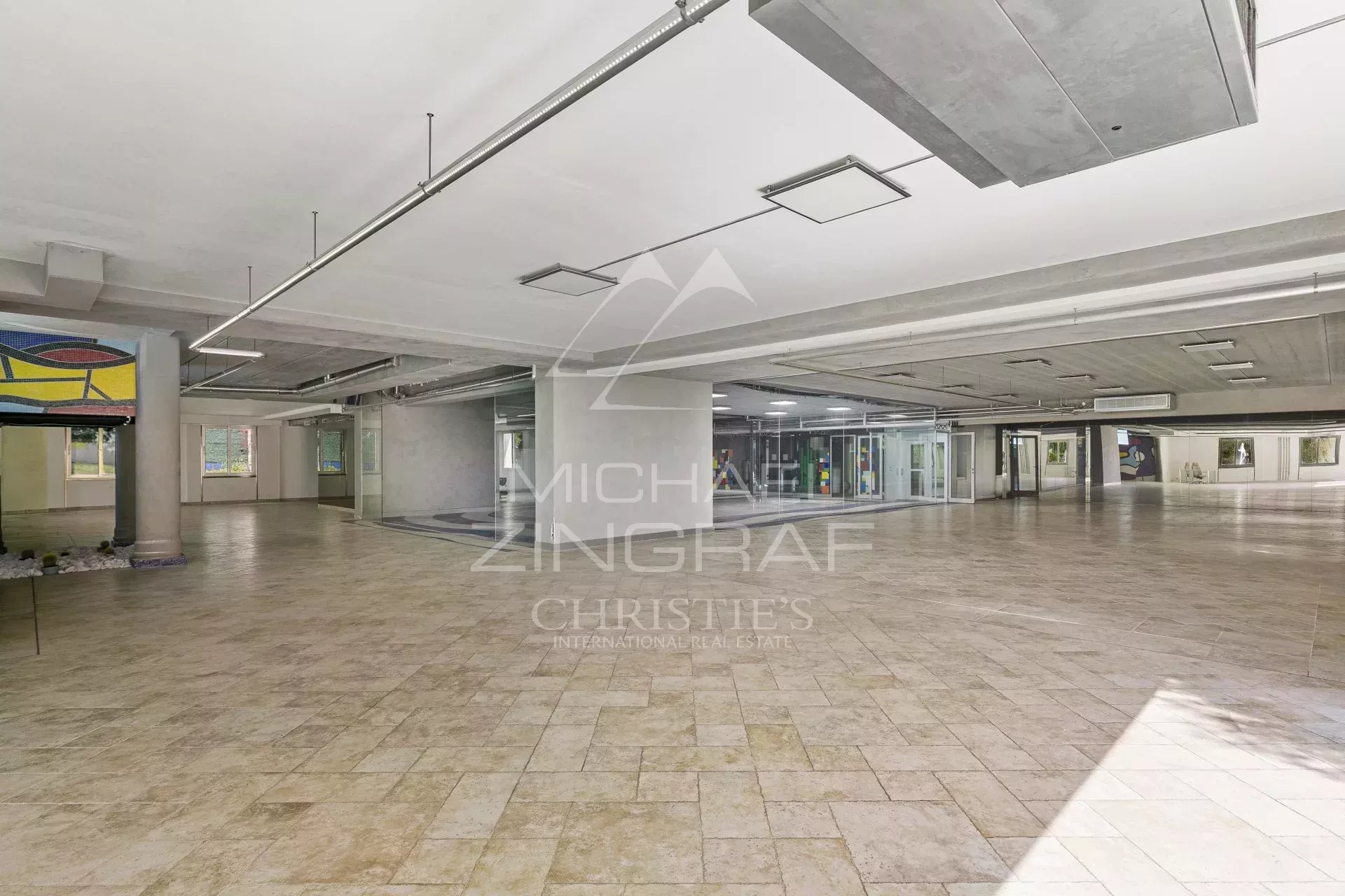 Biot : Propriété unique de plus de 1 300m² avec vue mer