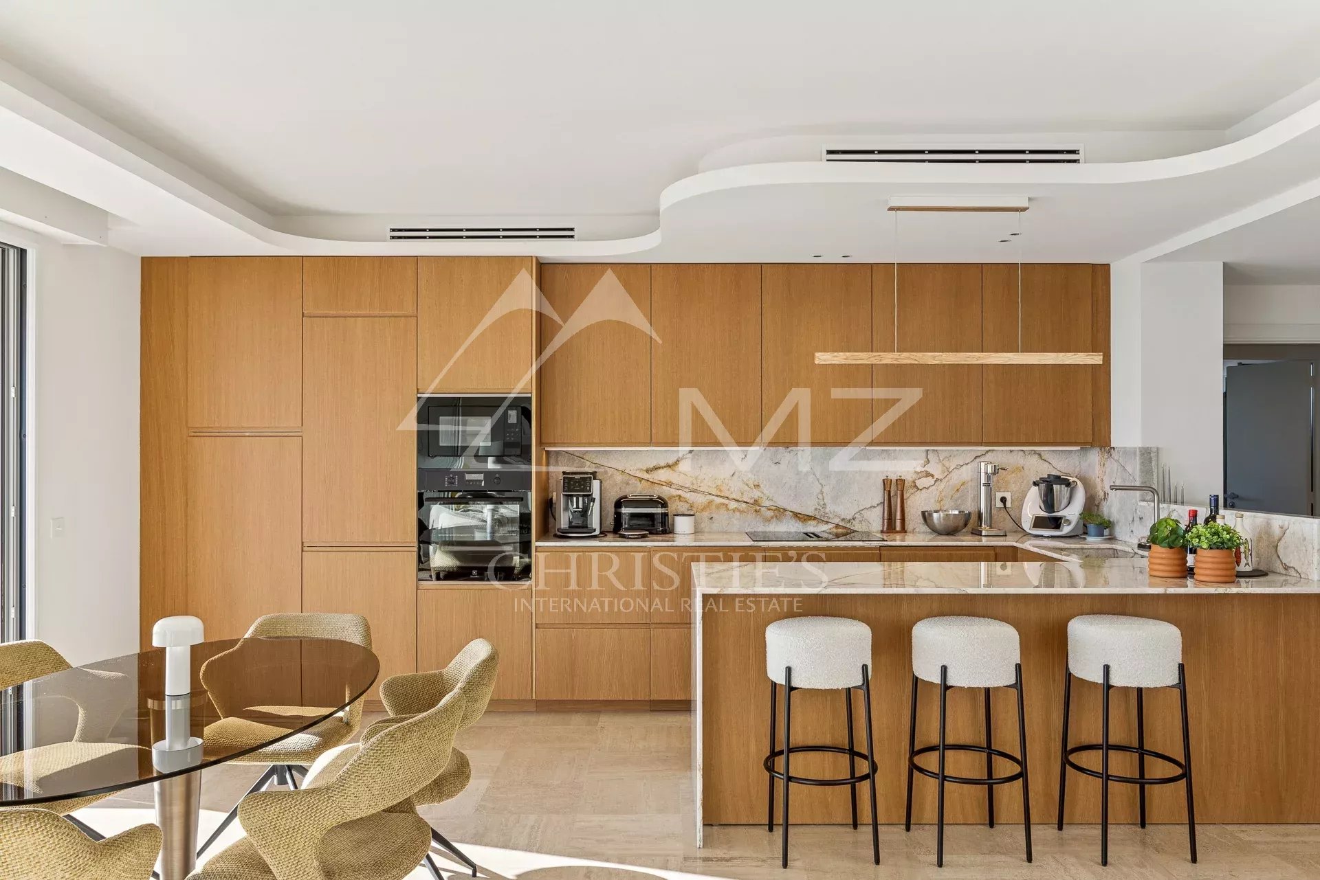 Hervorragende 4-Zimmer-Wohnung in einer prestigeträchtigen Residenz