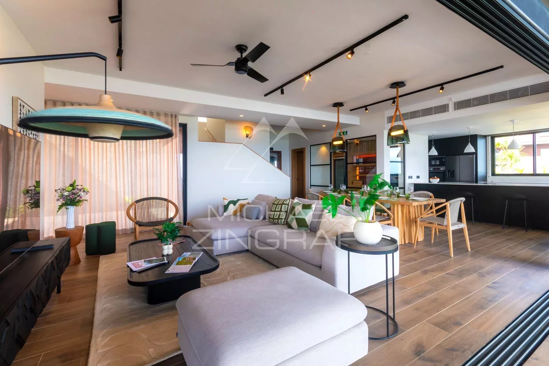 Puppen 5 -Bedroom Villa - Black Riviere