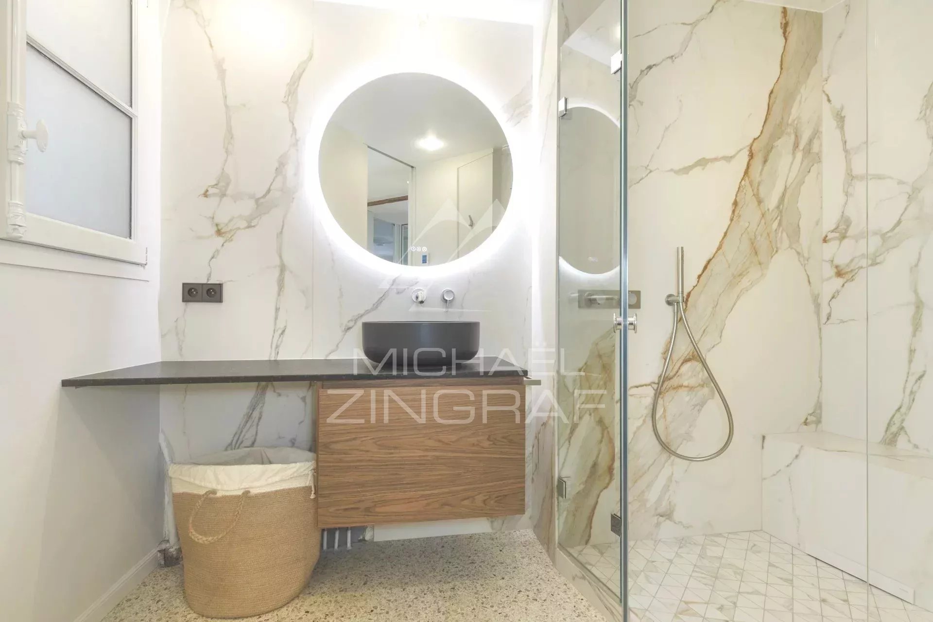 À VENDRE - APPARTEMENT DEUX PIÈCES - REFAIT À NEUF - ÉTOILE