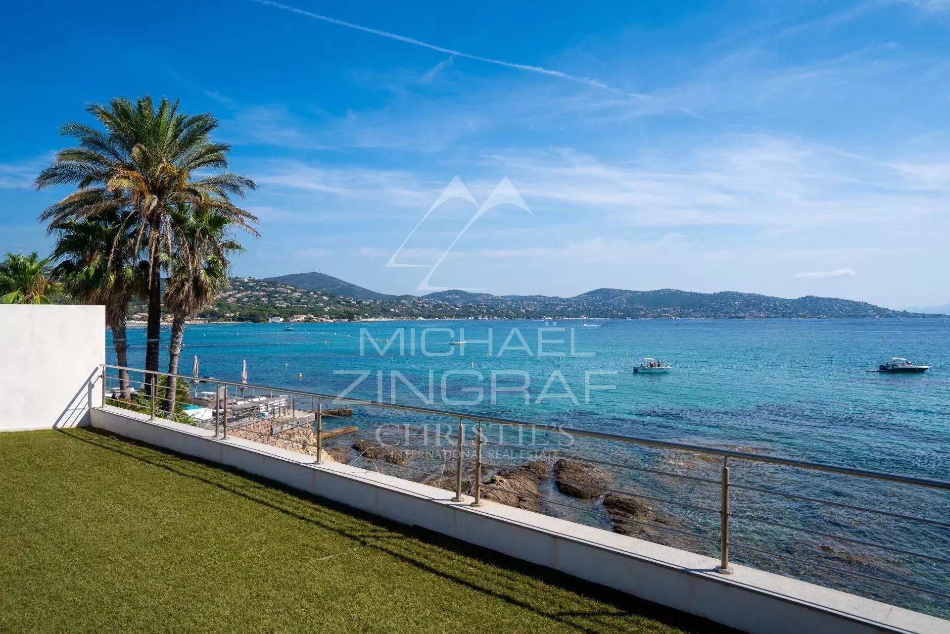 Villa pieds dans l'eau à Sainte-Maxime