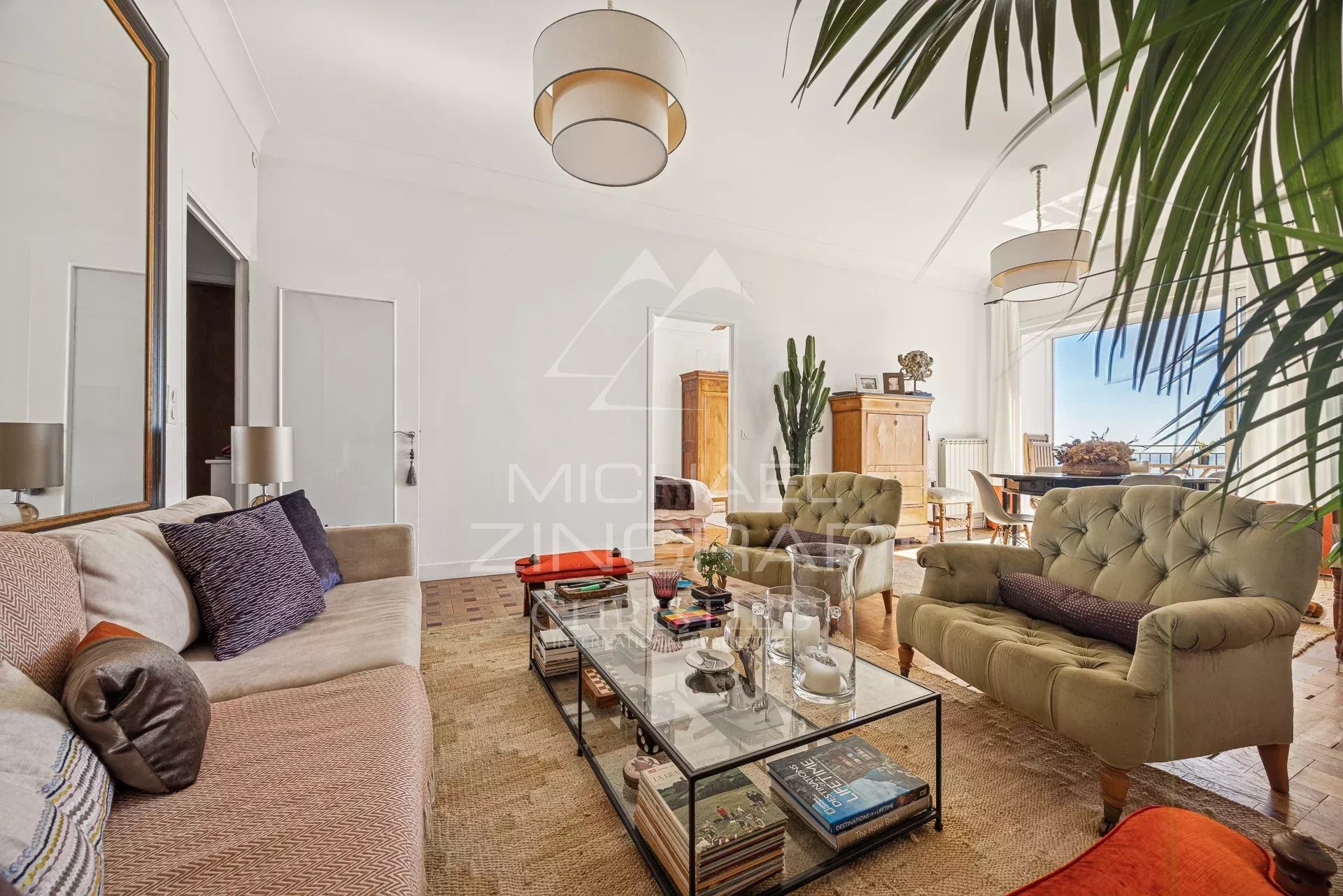 EXCEPTIONAL TOP-FLOOR APARTMENT ON AVENUE DE SUEDE