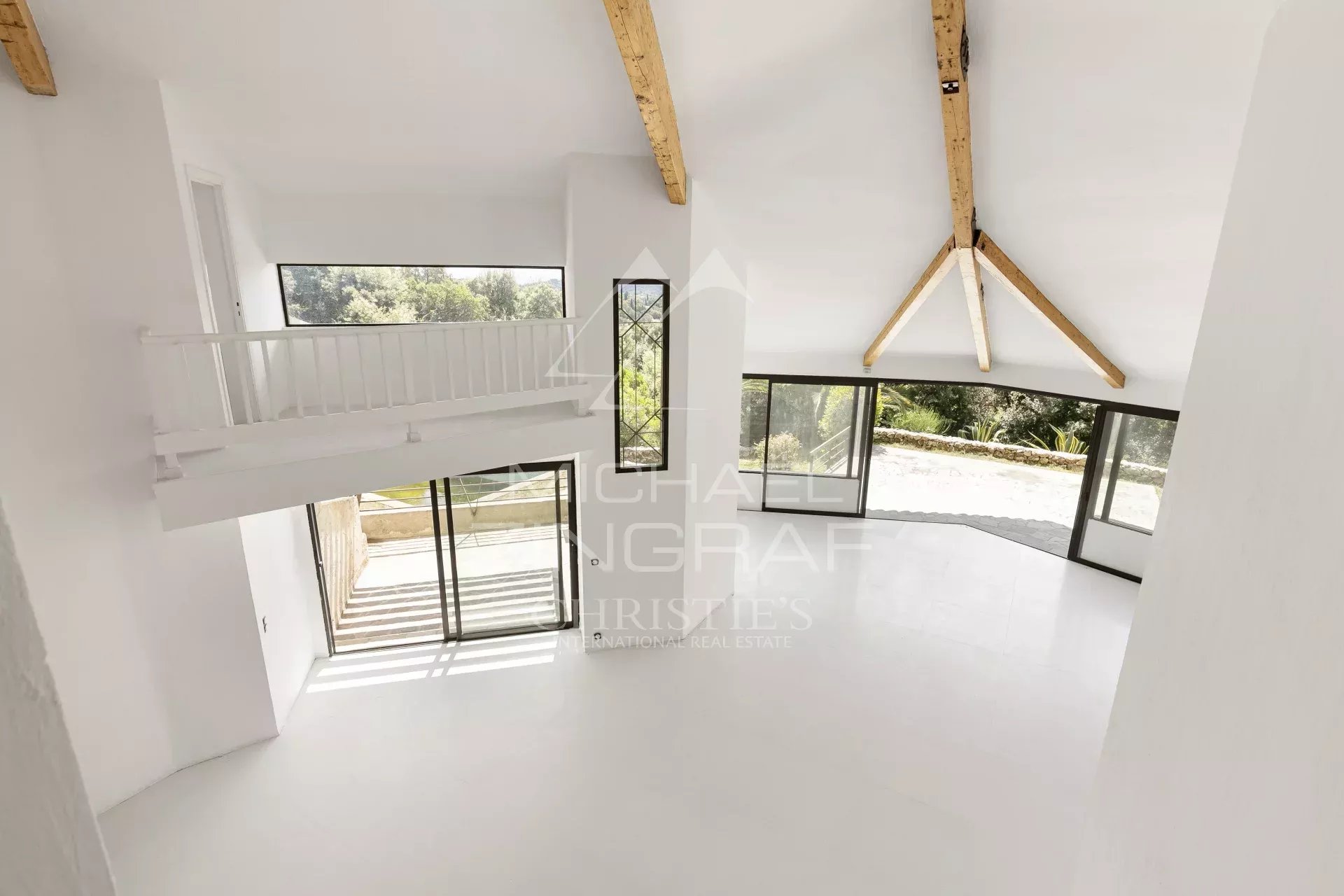 Biot : Charmante villa à rénover avec vue dégagée