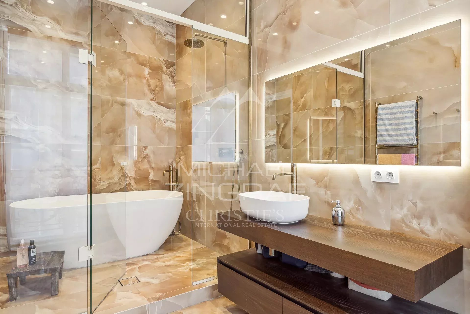 Appartement d’Exception au Cœur du Carré d’Or – Nice