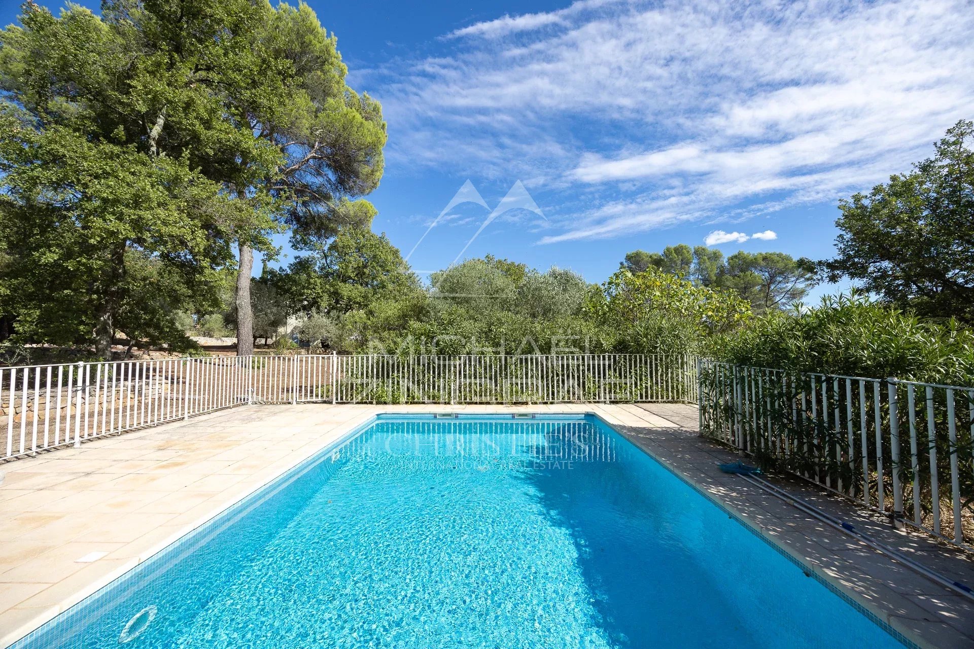 Elegant 217 m² character property with renovated stone sheepfold and swimming pool, set on one hectare of lush grounds