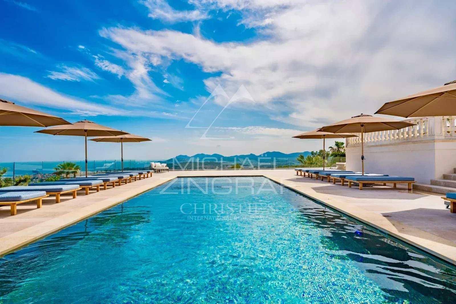 Aux portes de Cannes - Villa vue mer panoramique - 11 suites