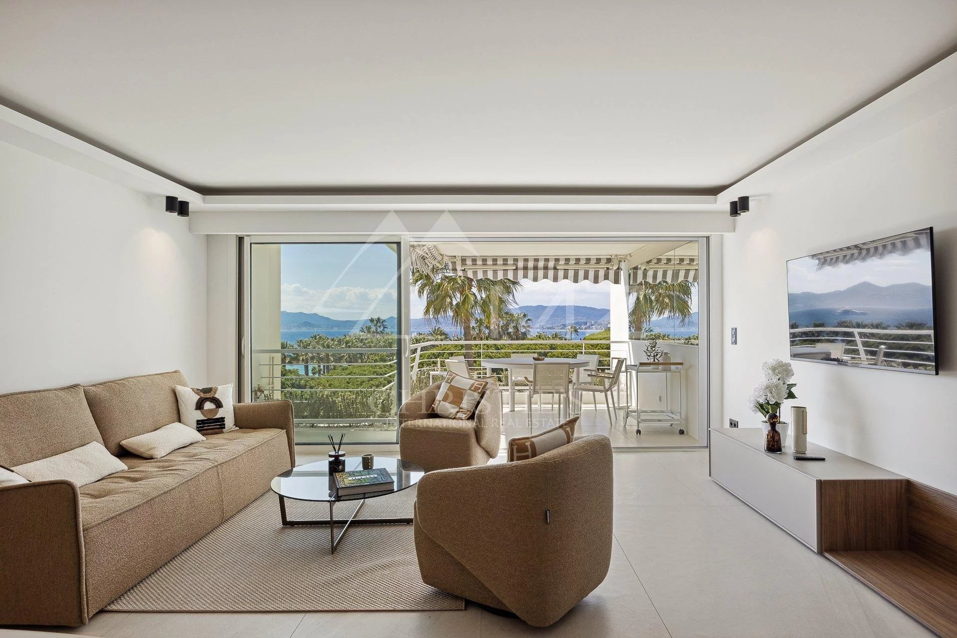 Cannes Croisette - Palm Beach - 4p komplett renoviert - Panorama-Meerblick