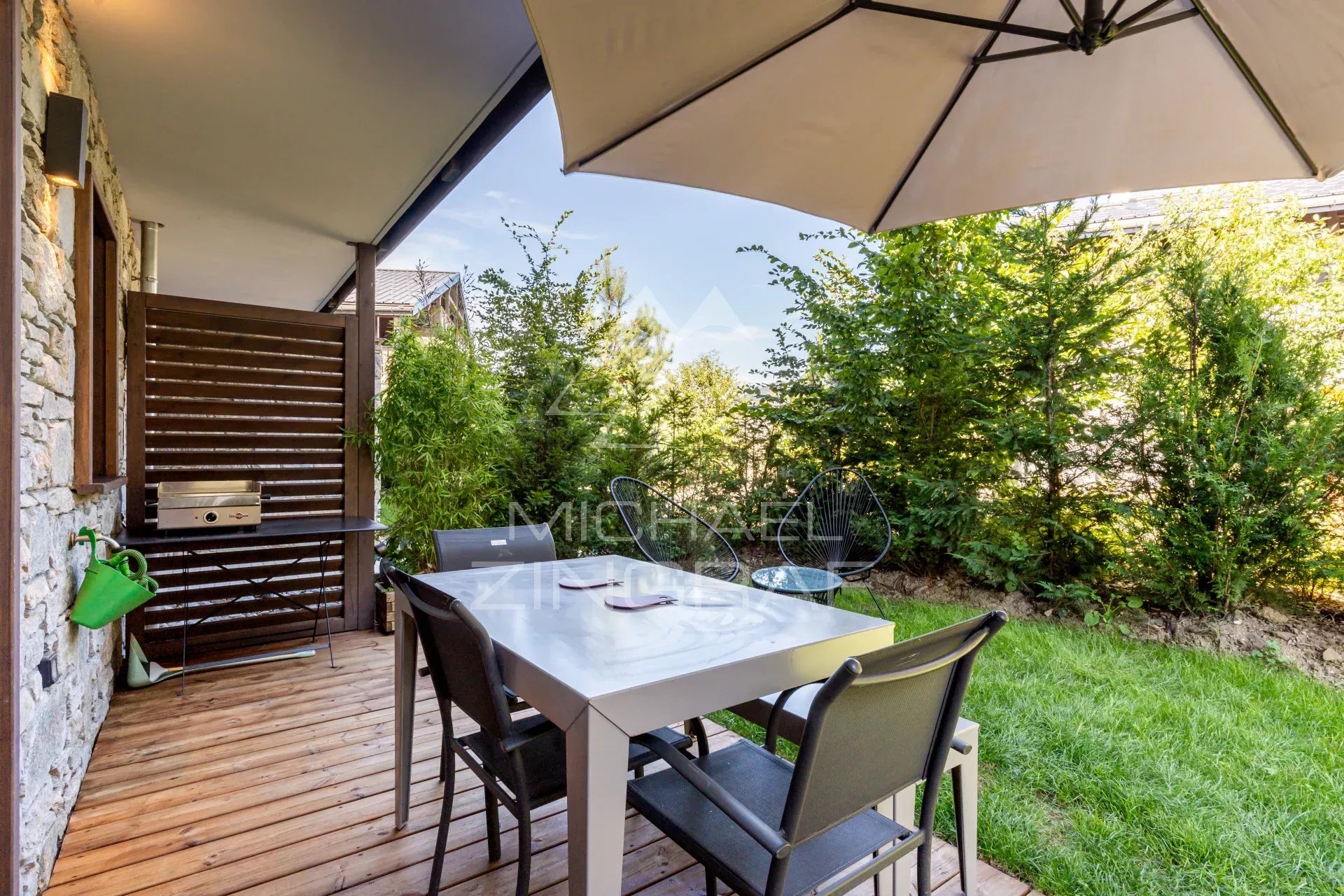 Garden level flat - One bedroom and mountain area - Near the centre & recent residence