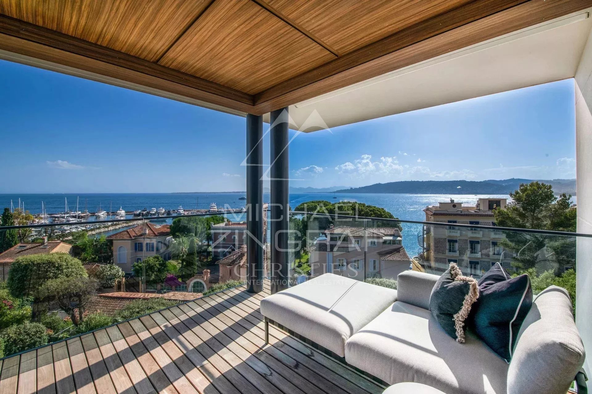 CAP D’ANTIBES – Appartement au dernier étage avec vue mer panoramique