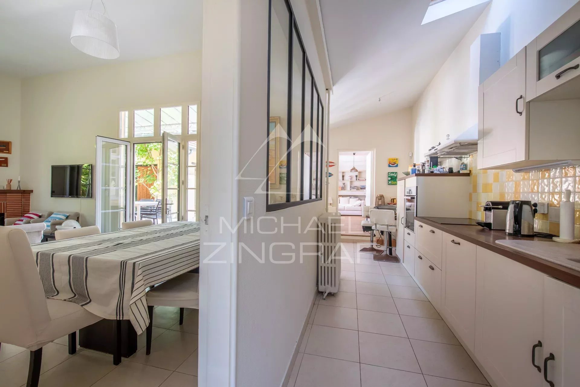 Character house in the heart of Arcachon - sought-after neighborhood in a confidential setting