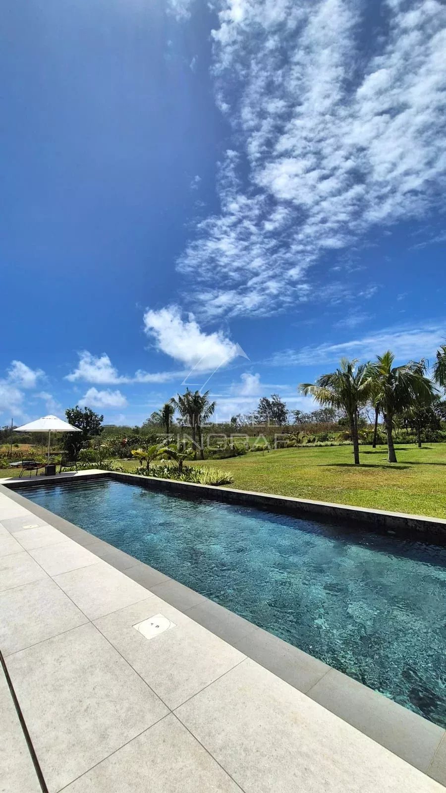 Moderne ebenerdige Villa mit Golfblick in ruhiger Lage