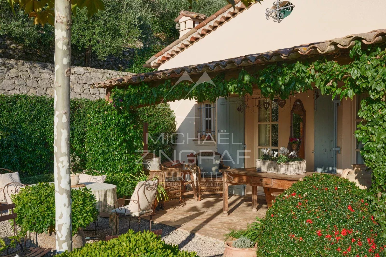 Villa with panoramic view and beautiful landscaped garden