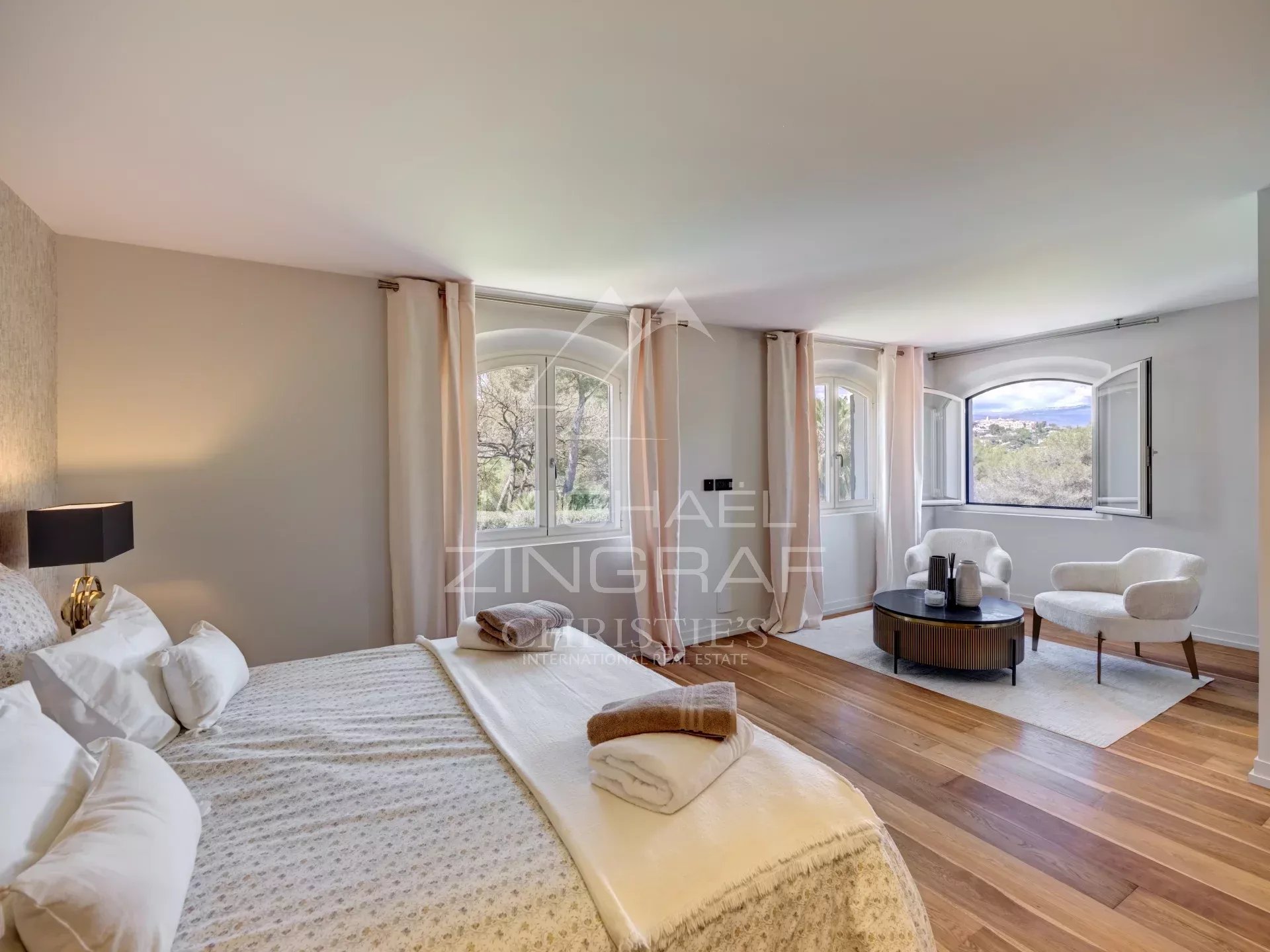 Gorgeous and renovated villa located in green and residential environment - 5 bedrooms