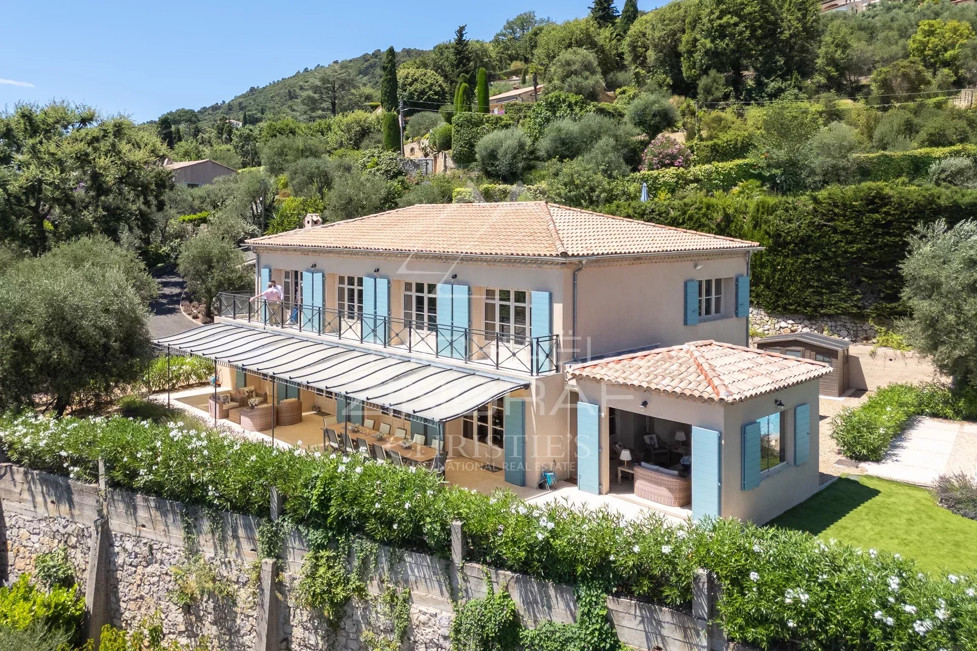 Family Villa with Panoramic Views in a Residential Estate