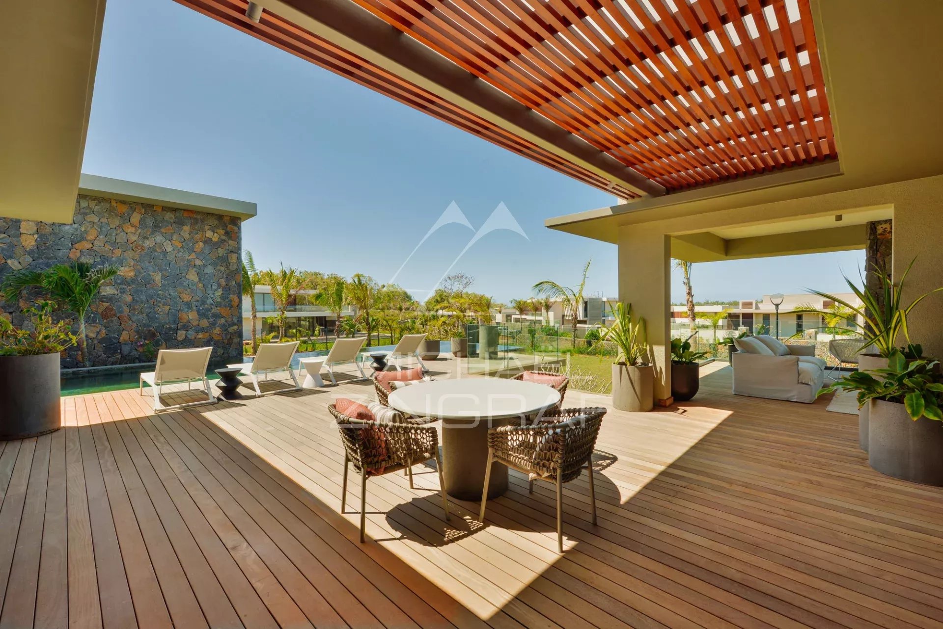 Villa de luxe avec vue sur la mer dans un domaine de golf prestigieux