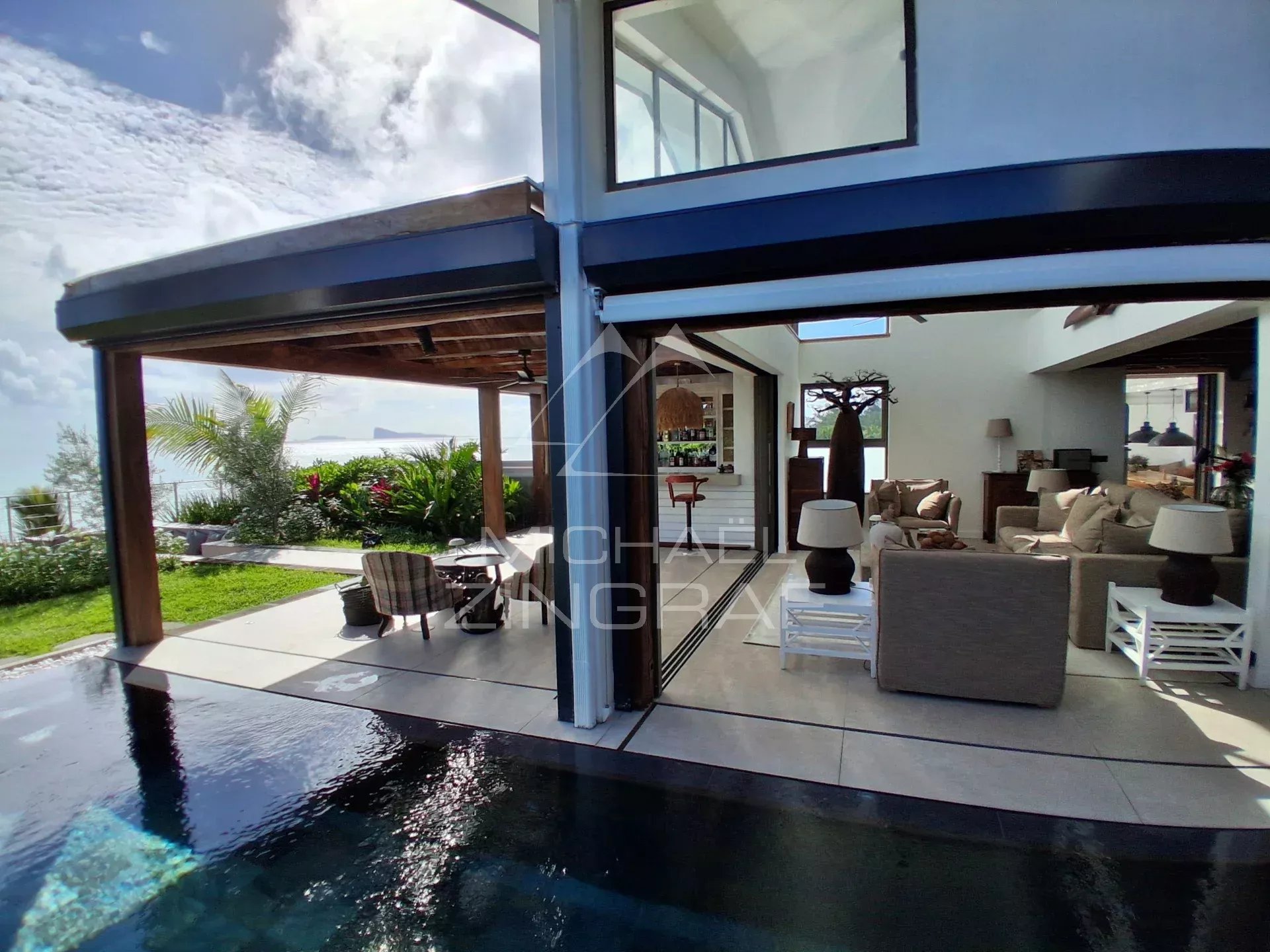 Außergewöhnliches Penthouse direkt am Wasser in Pointe aux Canonniers