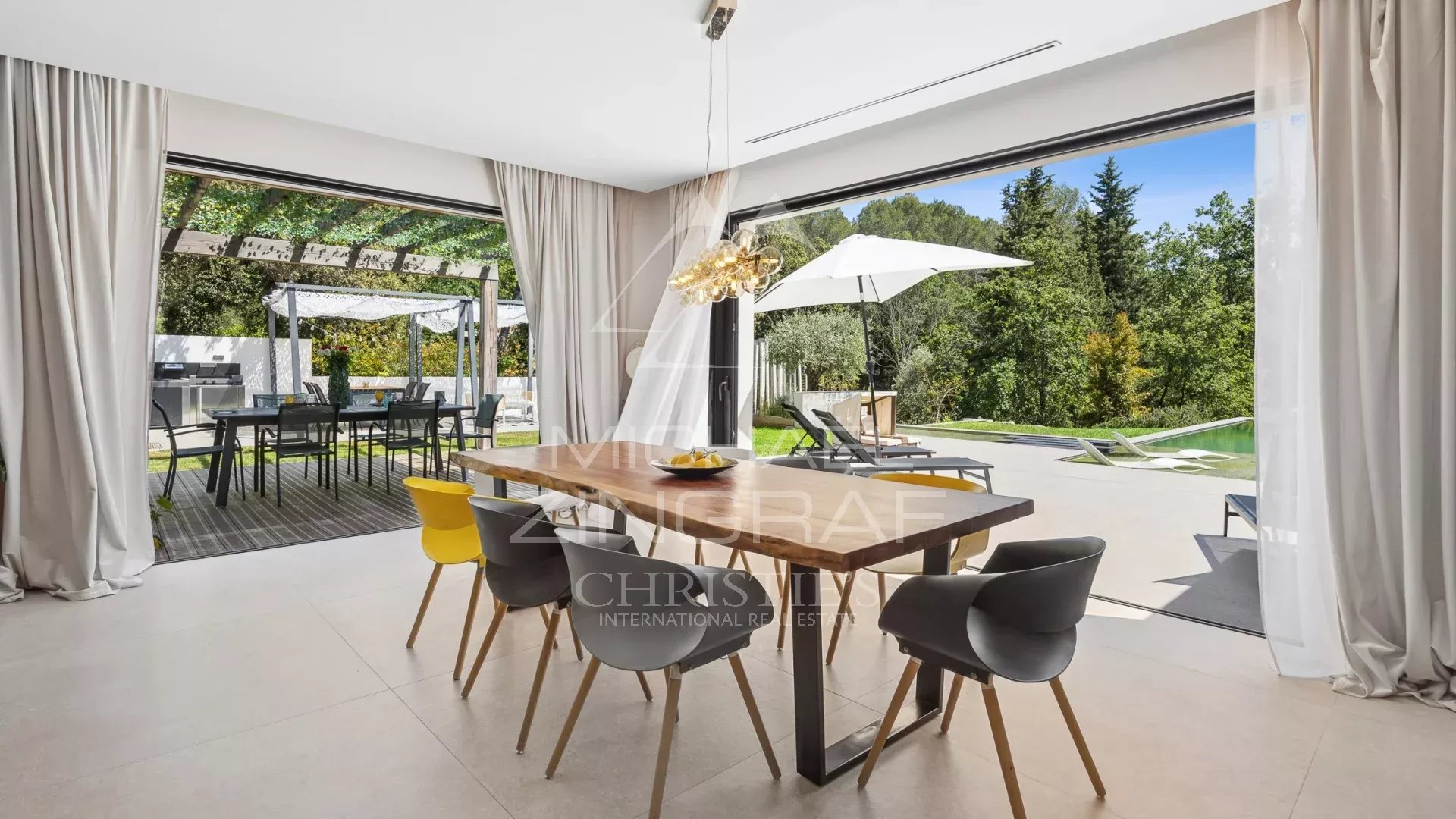 Élégante villa de style contemporain au calme absolu