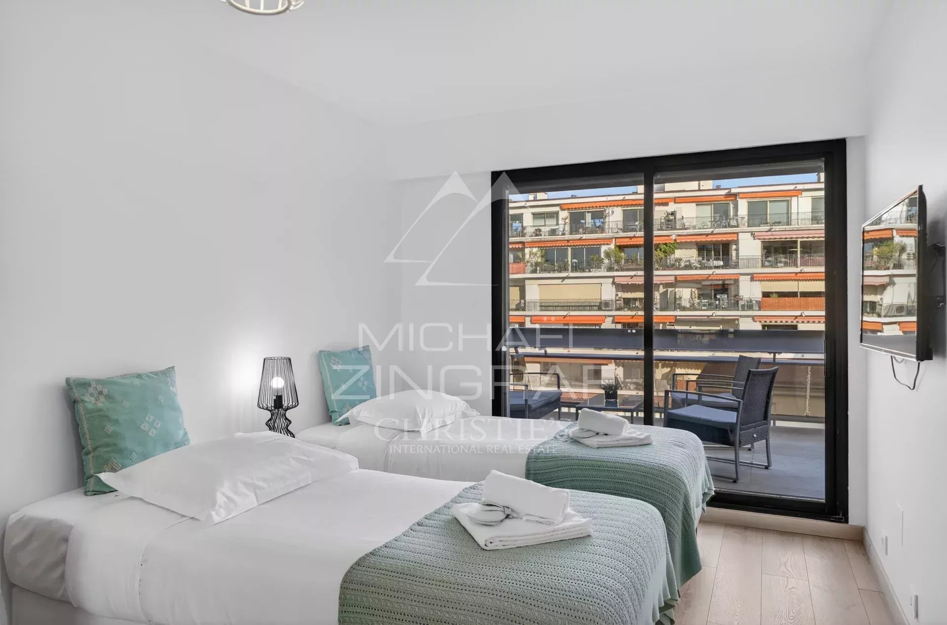 Appartement rénové avec terrasses – Carré d’Or – Nice