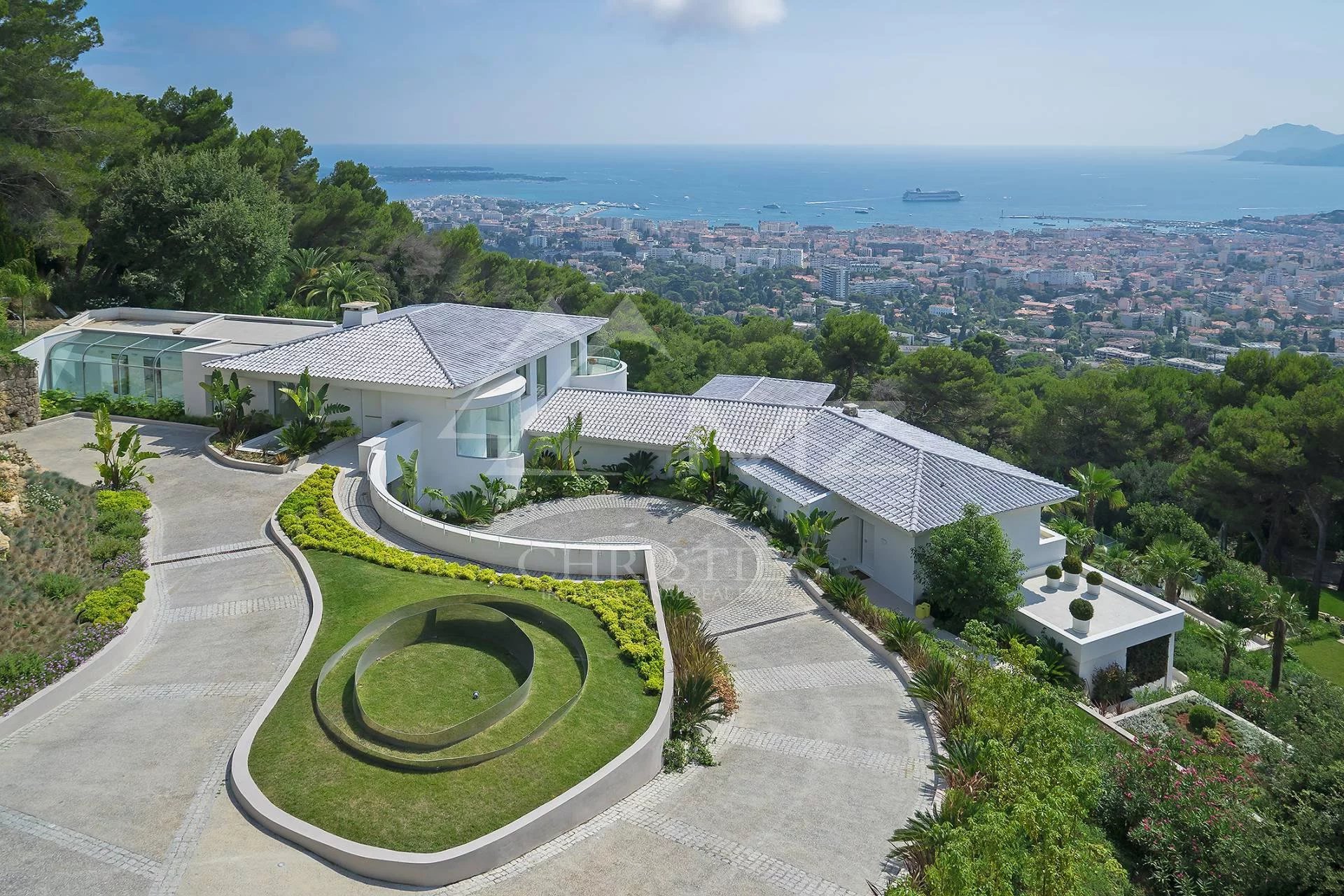 Cannes - Villa overlooking the bay of Cannes