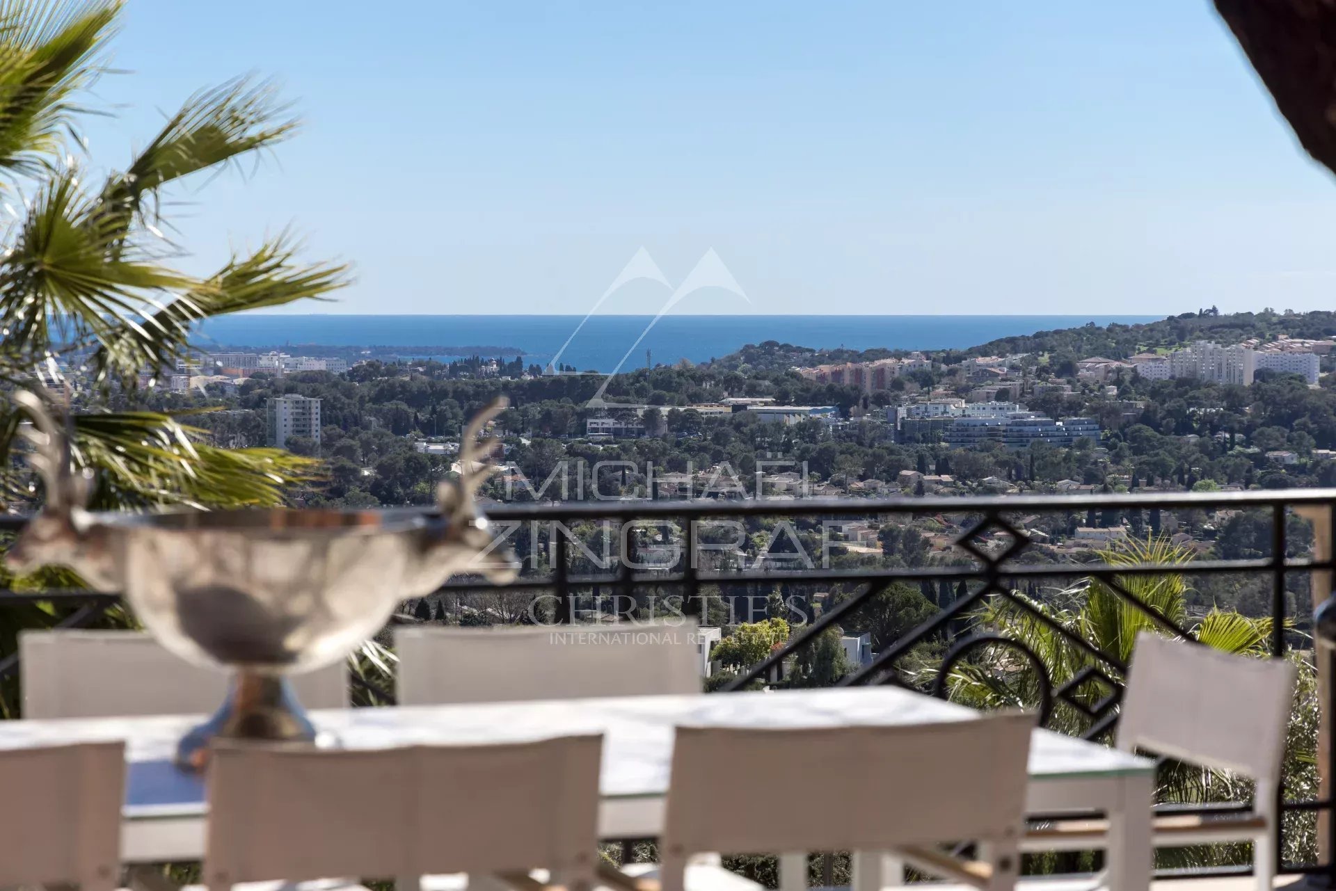Mougins - Sumptuous villa with panoramic sea view