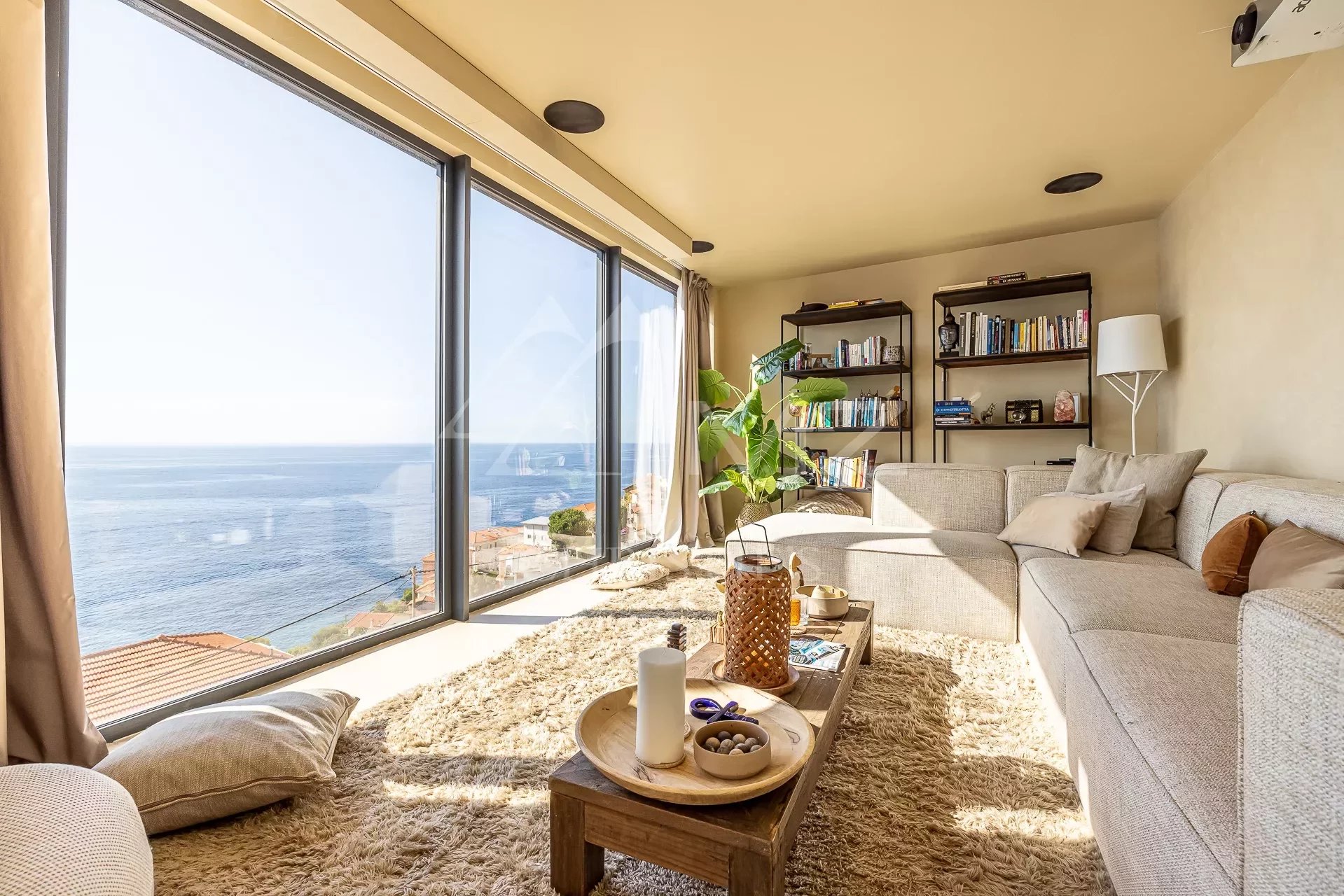 Moderne Villa mit Panorama-Meerblick
