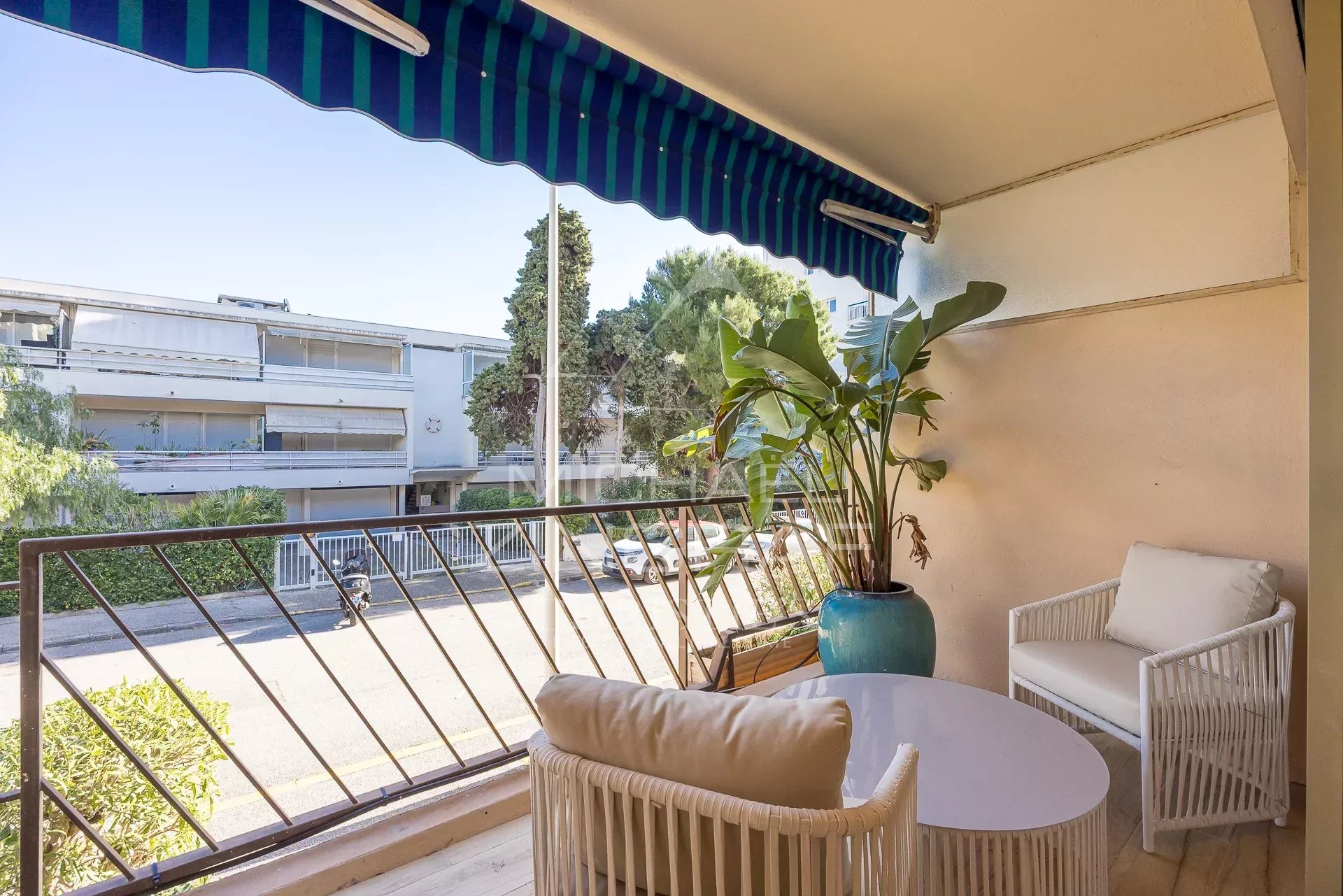 Cannes Palm Beach – Renovierte 4-Zimmer-Wohnung mit Terrassen