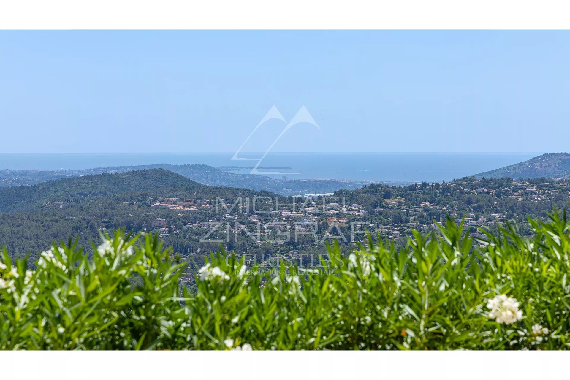 Family Villa with Panoramic Views in a Residential Estate