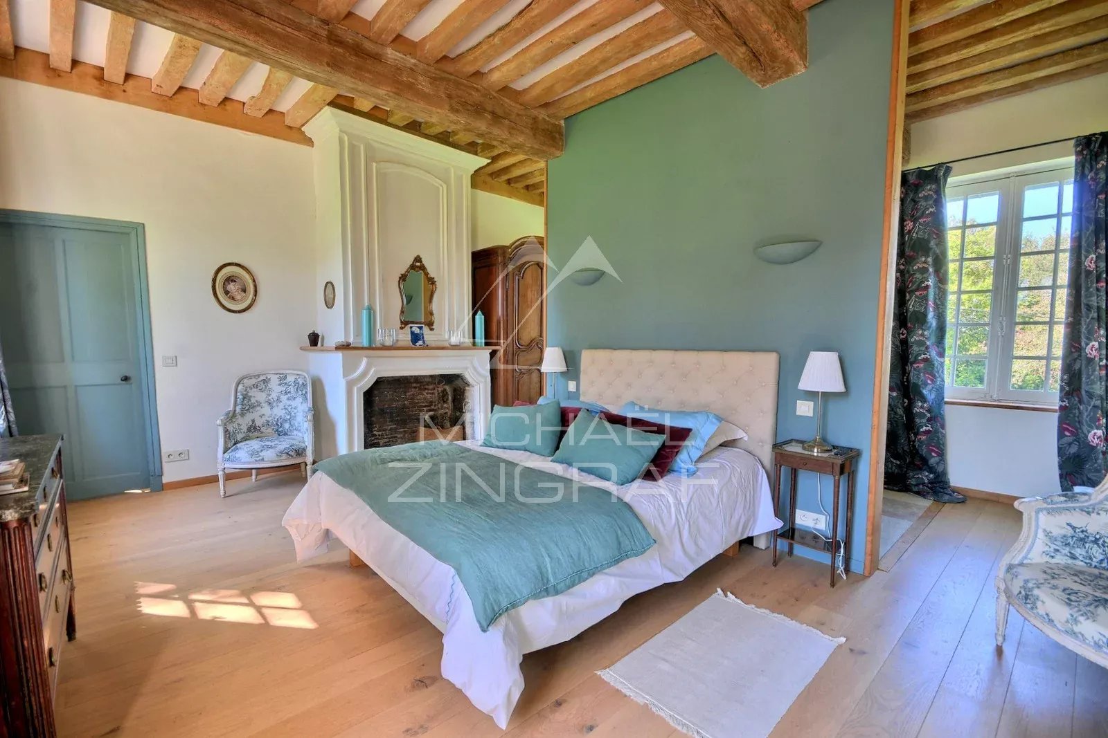 Manoir et dépendances a proximité de la mer