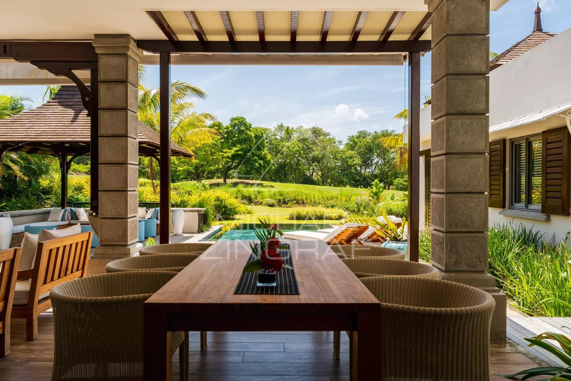 Élégante villa contemporaine face au golf - Bel Ombre