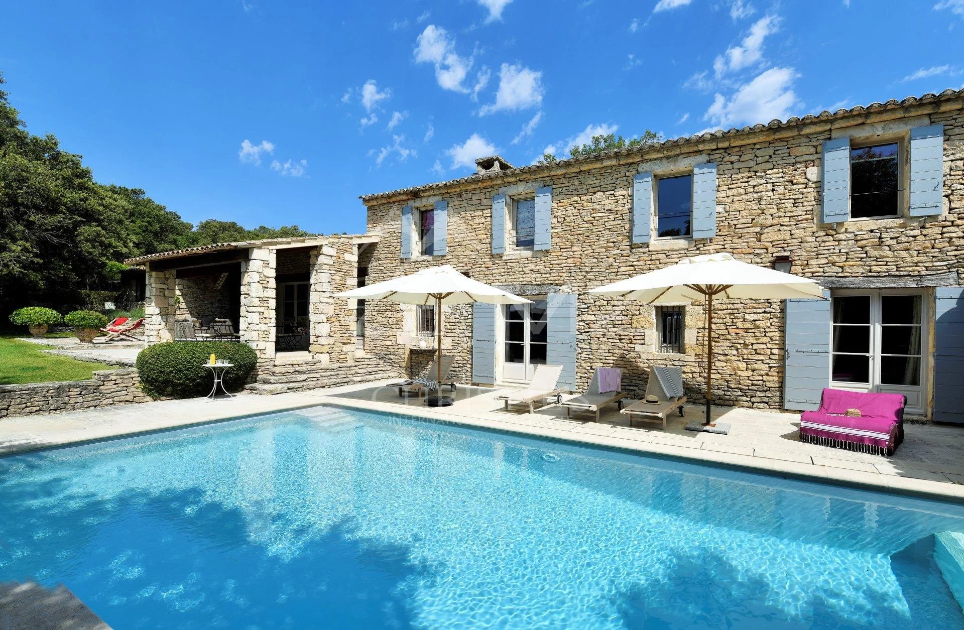 Gordes - Beautiful stone house with tennis court and heated pool