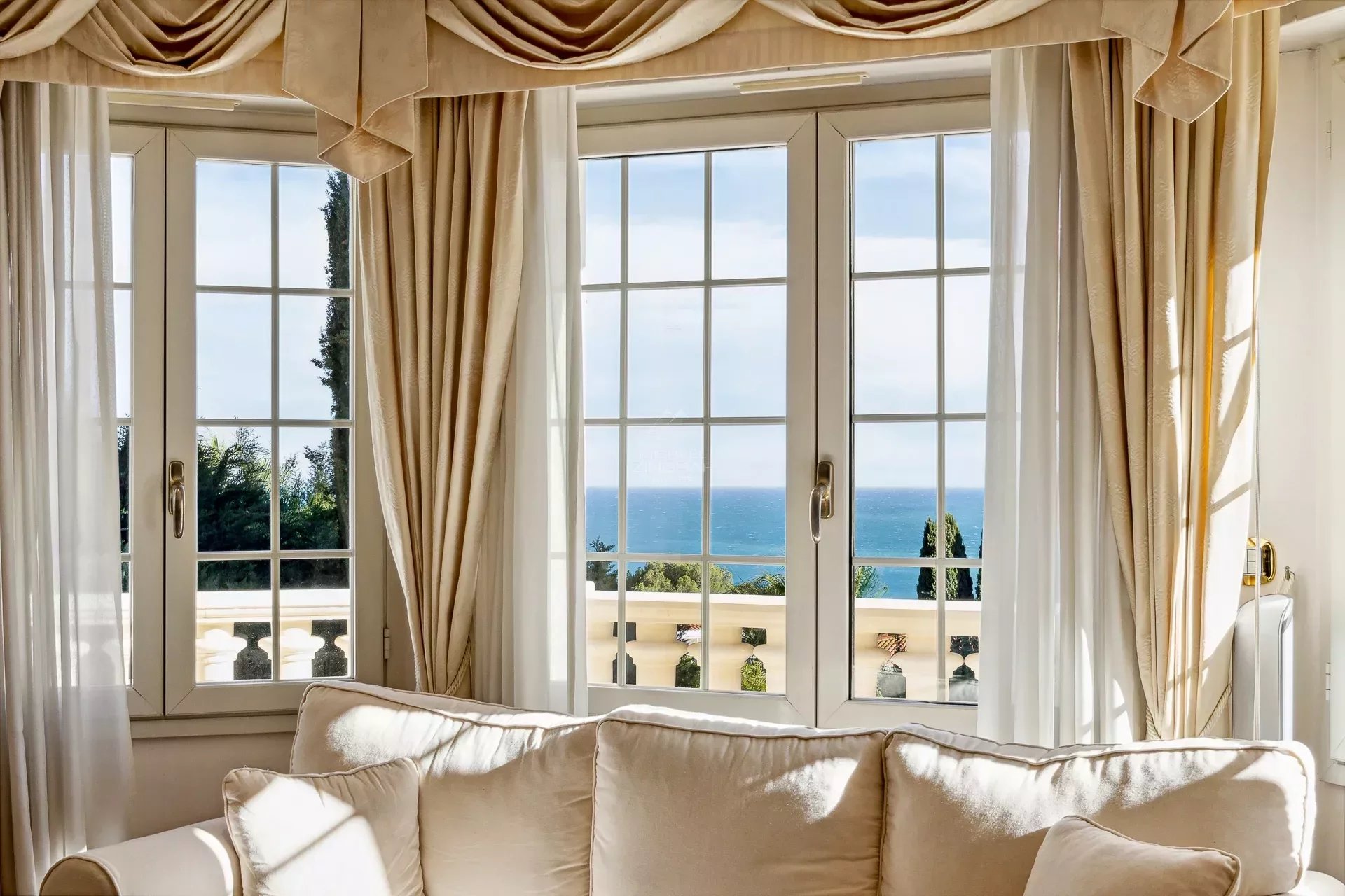 Stylish villa sea view