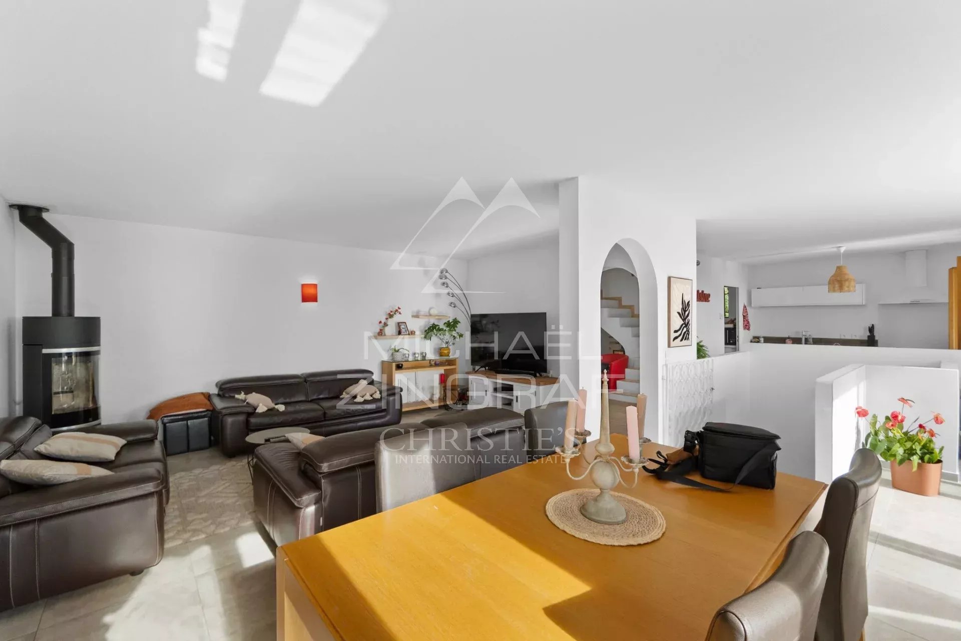 Grasse – Familienhaus in absoluter Ruhe mit Meerblick