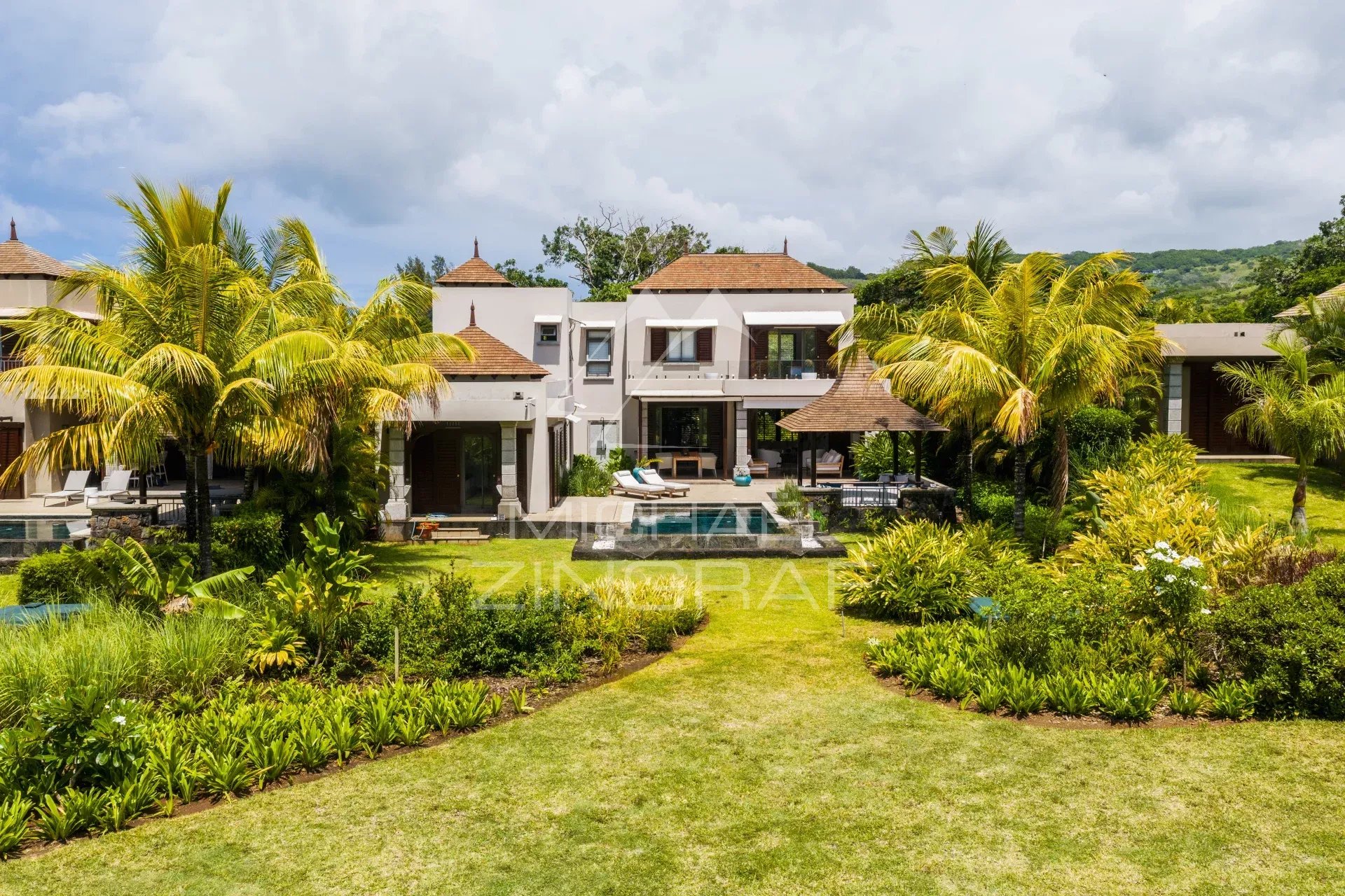 Élégante villa contemporaine face au golf - Bel Ombre