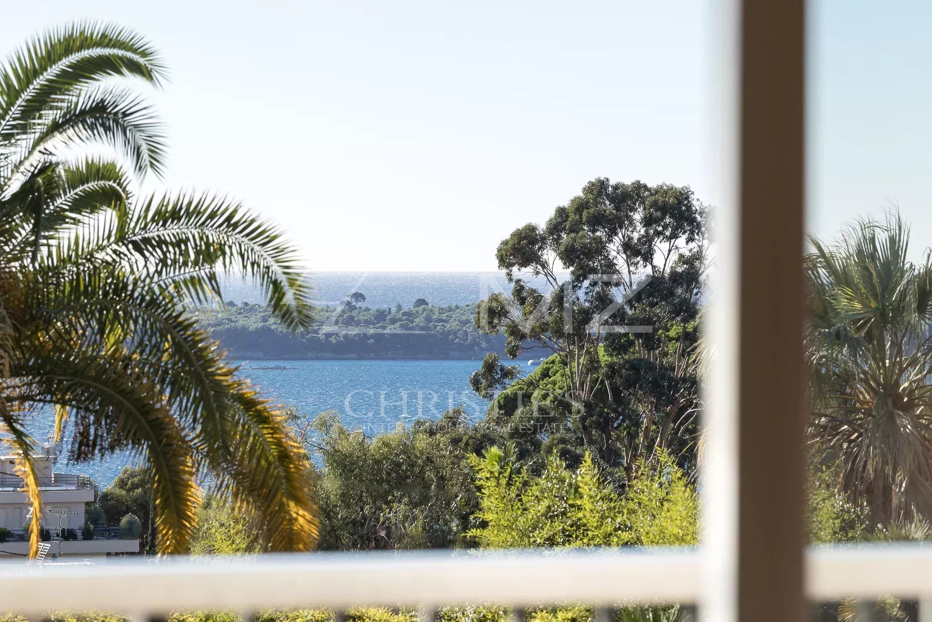 Hervorragende 4-Zimmer-Wohnung in einer prestigeträchtigen Residenz