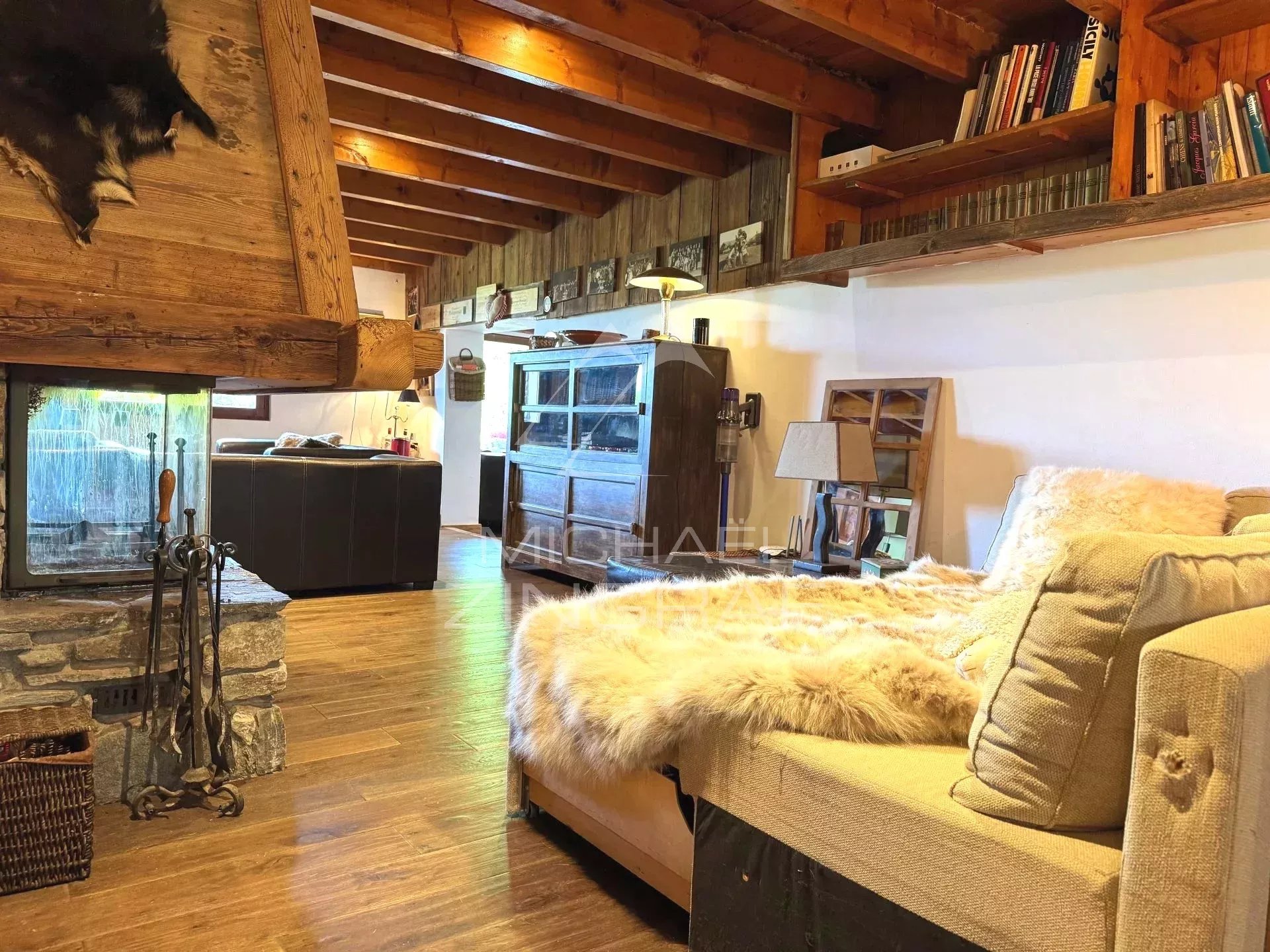 Ferme ancienne rénovée Combloux - Vue panoramique - Séjour cathédrale et huit chambres