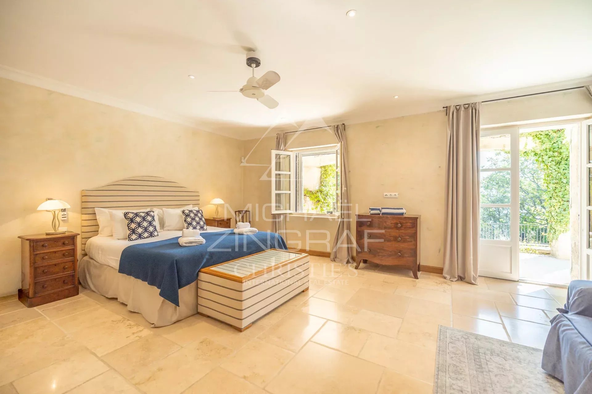 Gordes – Wunderschönes Steinhaus mit Aussicht und Pool, nur wenige Schritte vom Dorfzentrum entfernt