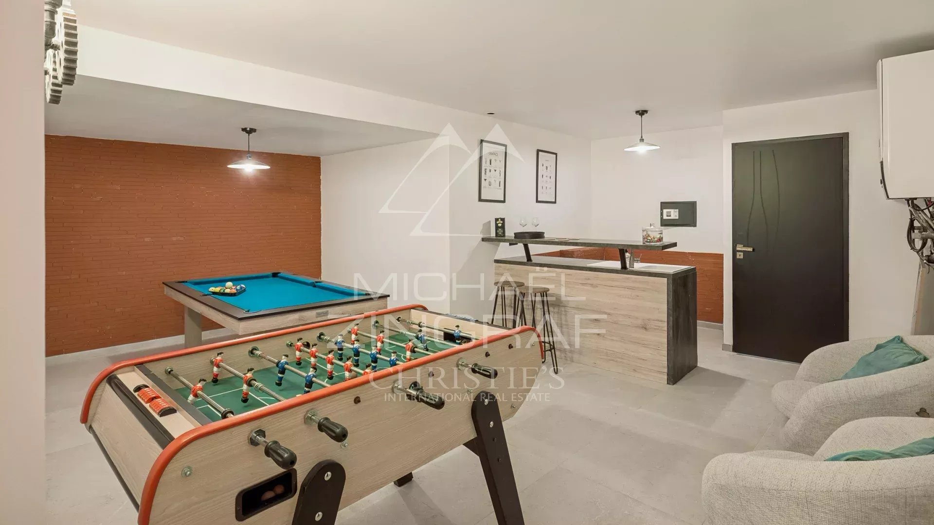 Élégante villa de style contemporain au calme absolu