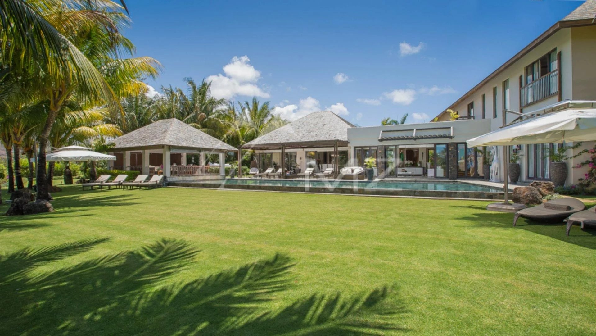 Splendid villa with sea & golf views