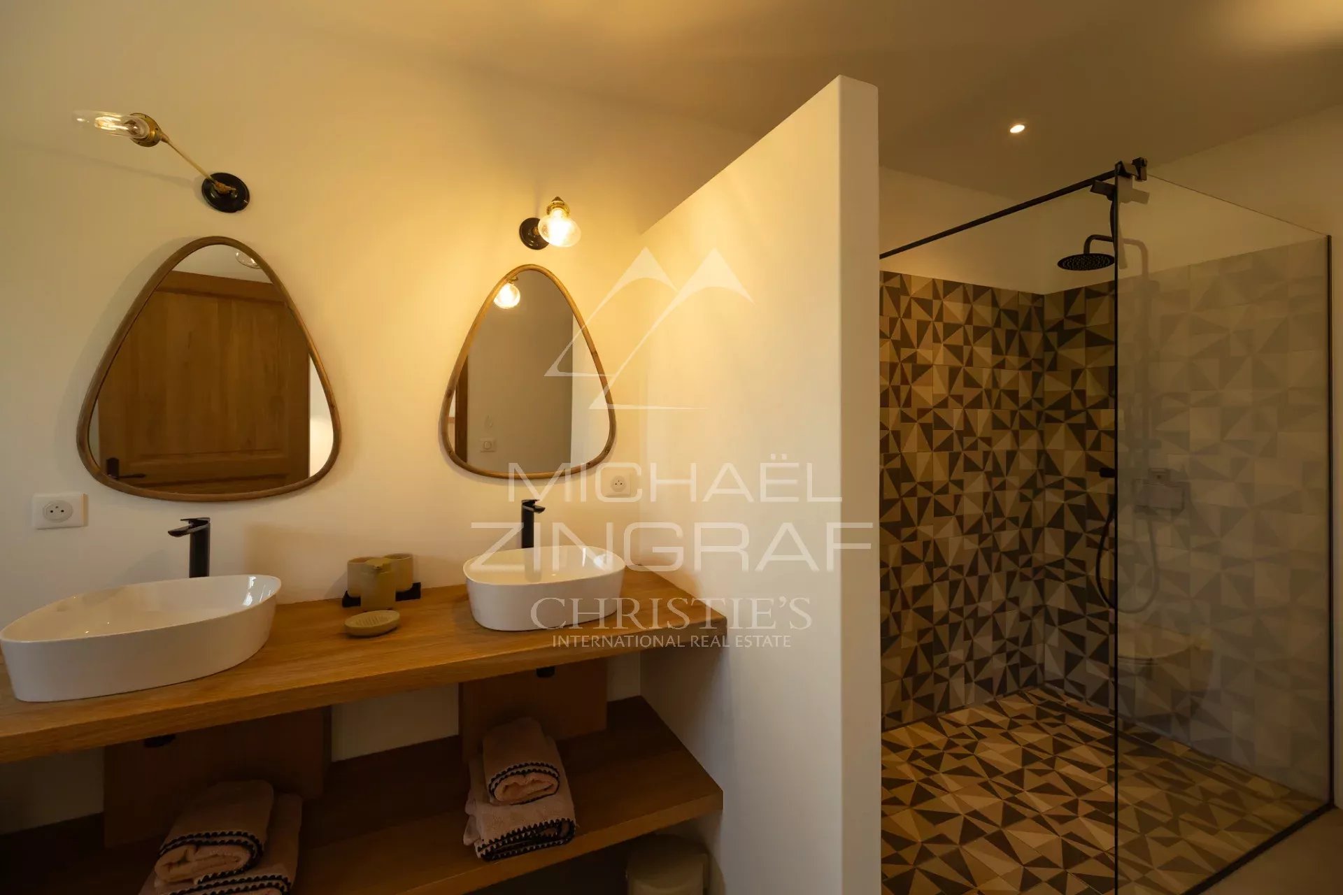 Gordes -  Splendide maison avec vue