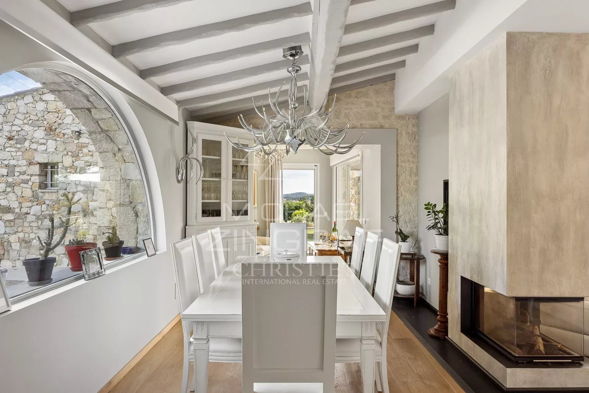 Élégante bastide rénovée à pied du village de Saint-Paul-de-Vence