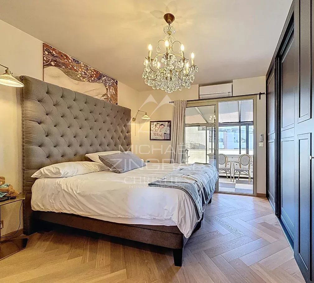 Juan-les-Pins – Außergewöhnliche Wohnung im obersten Stockwerk, großzügige Räume, Sonne und Meerblick